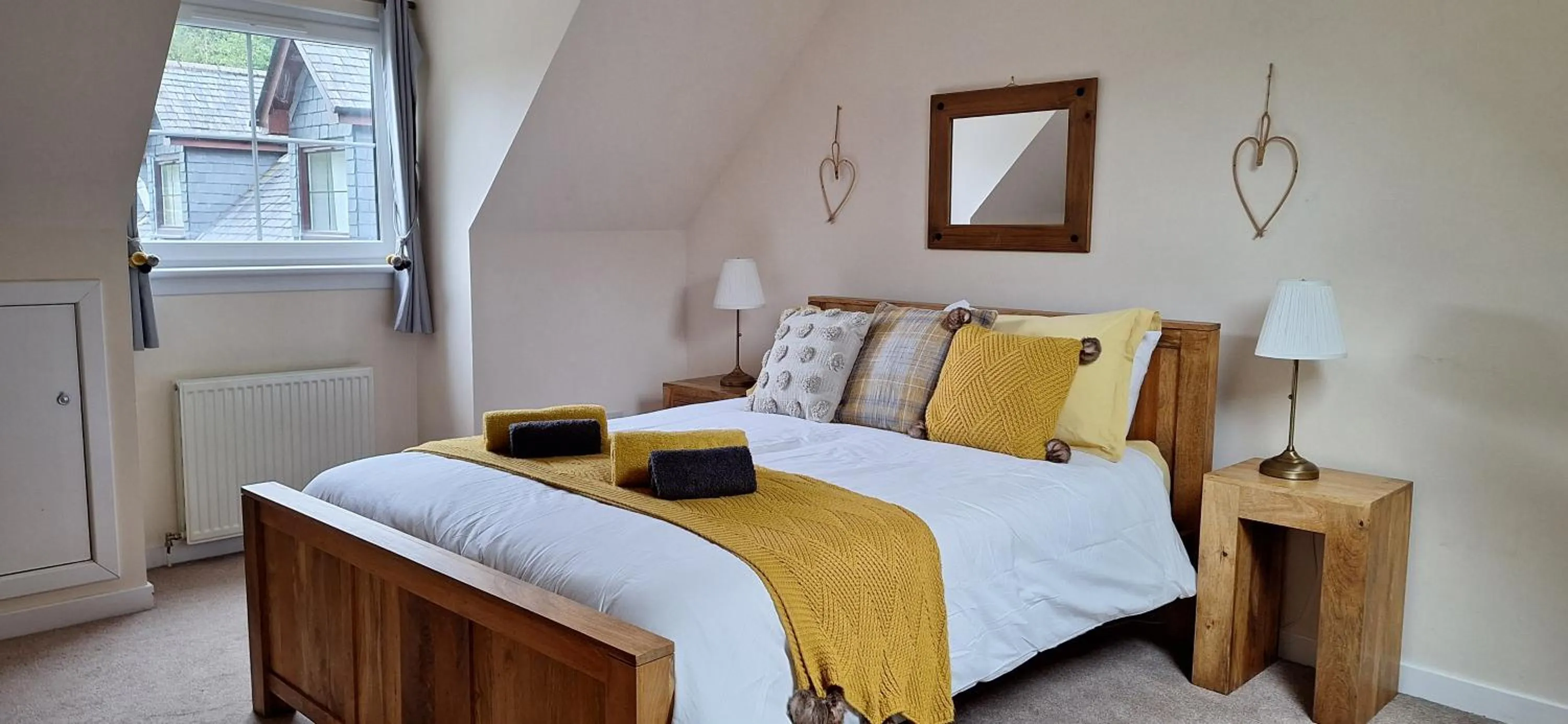 Bed in Ben Vorlich Cottage