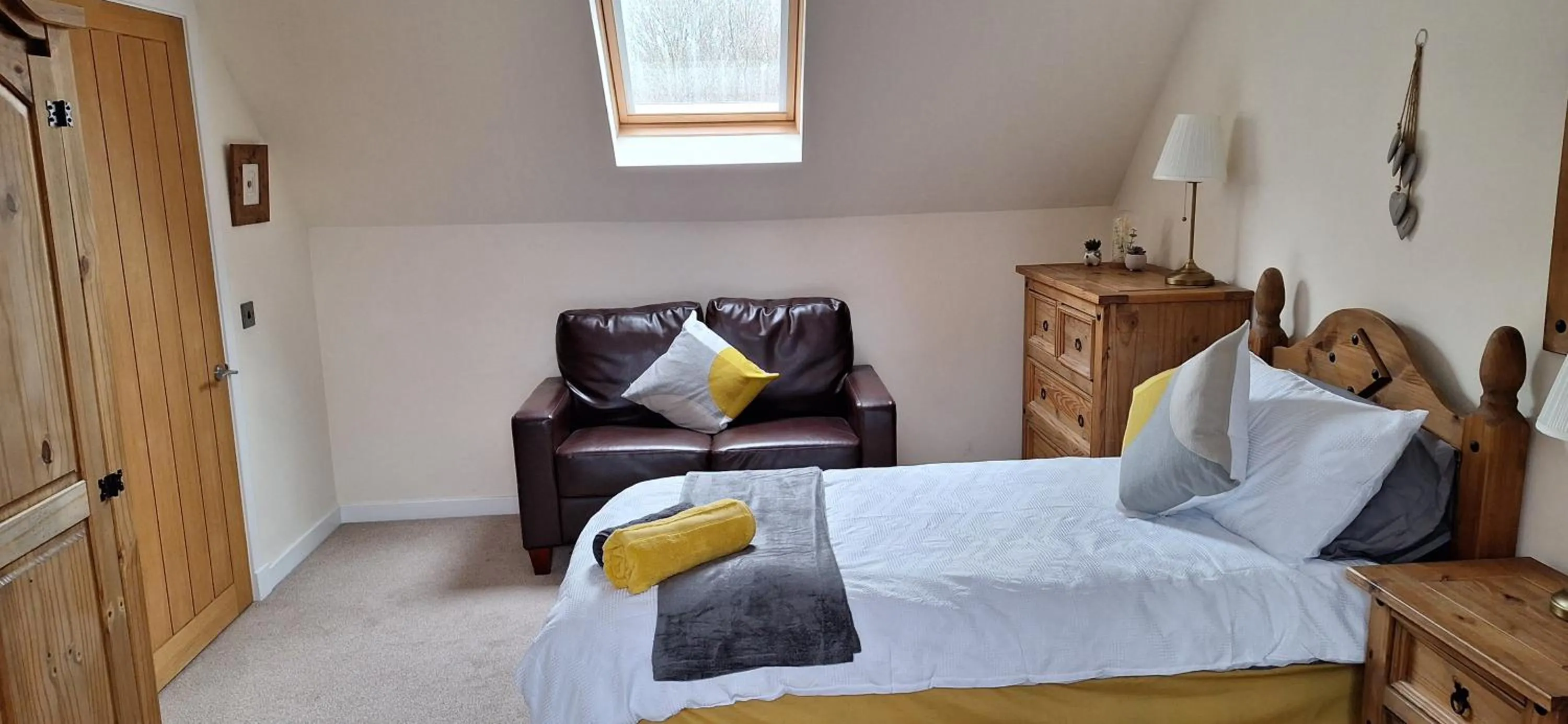 Bed in Ben Vorlich Cottage