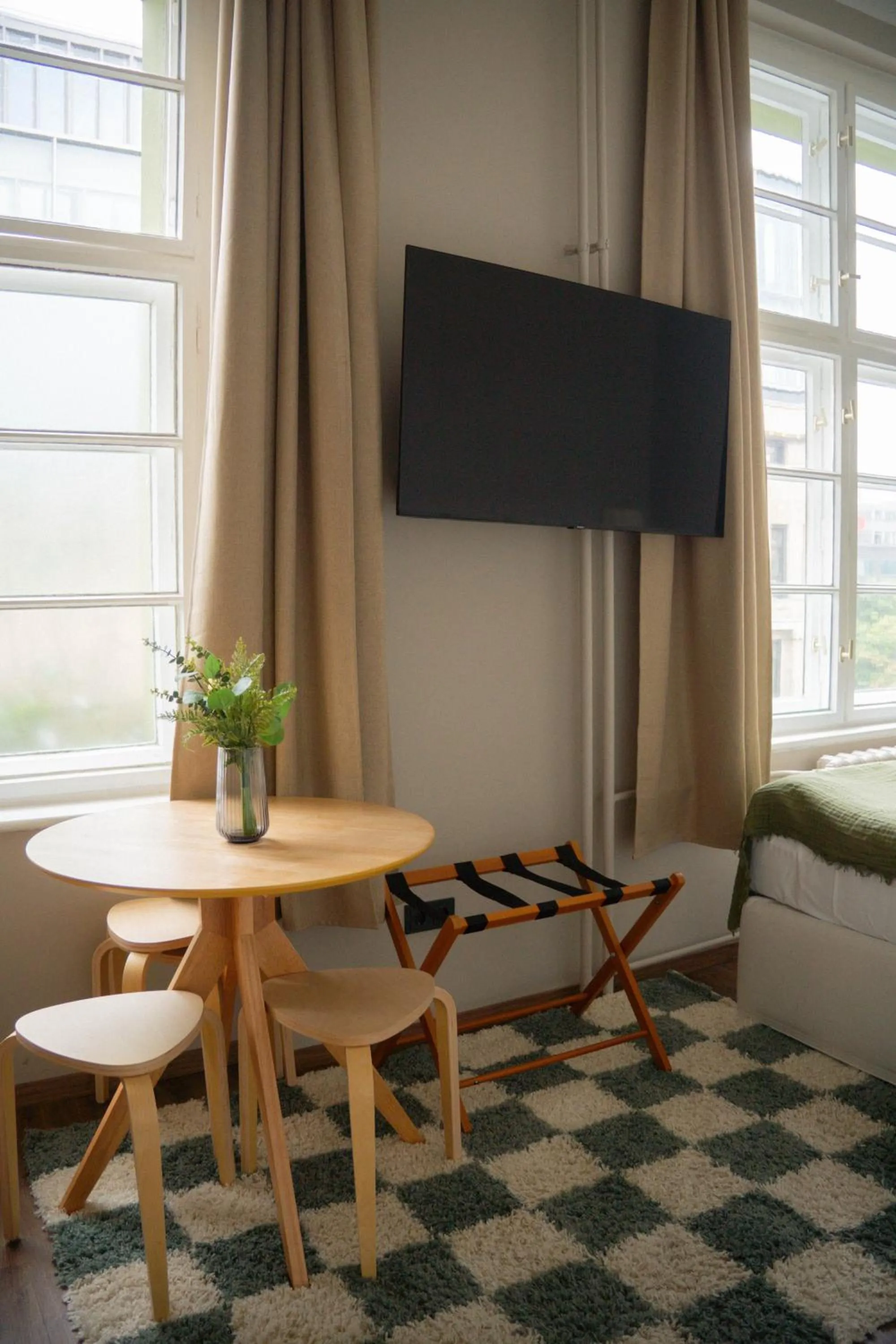 TV and multimedia in The Charming by Curt Suites