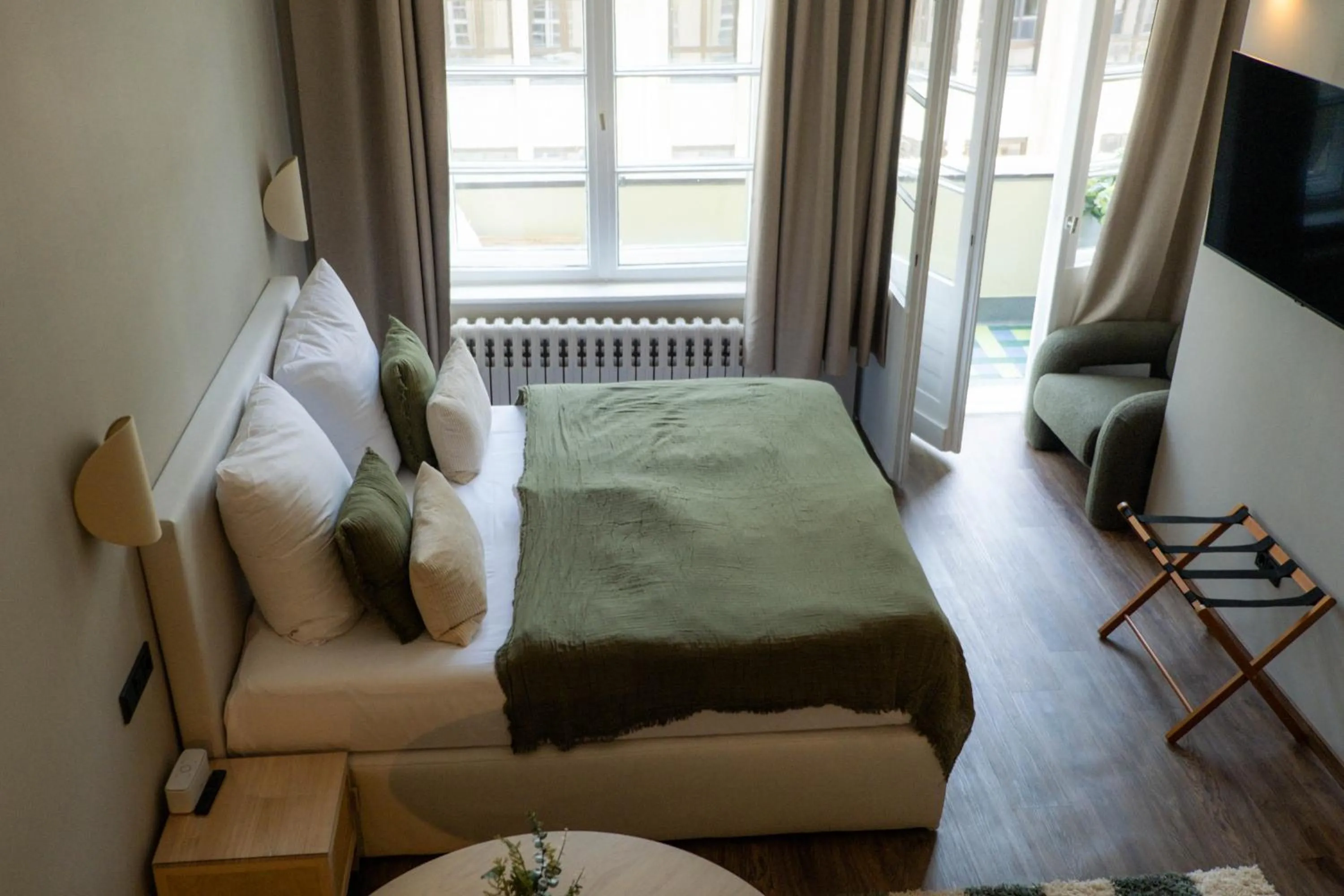 Photo of the whole room, Bed in The Charming by Curt Suites