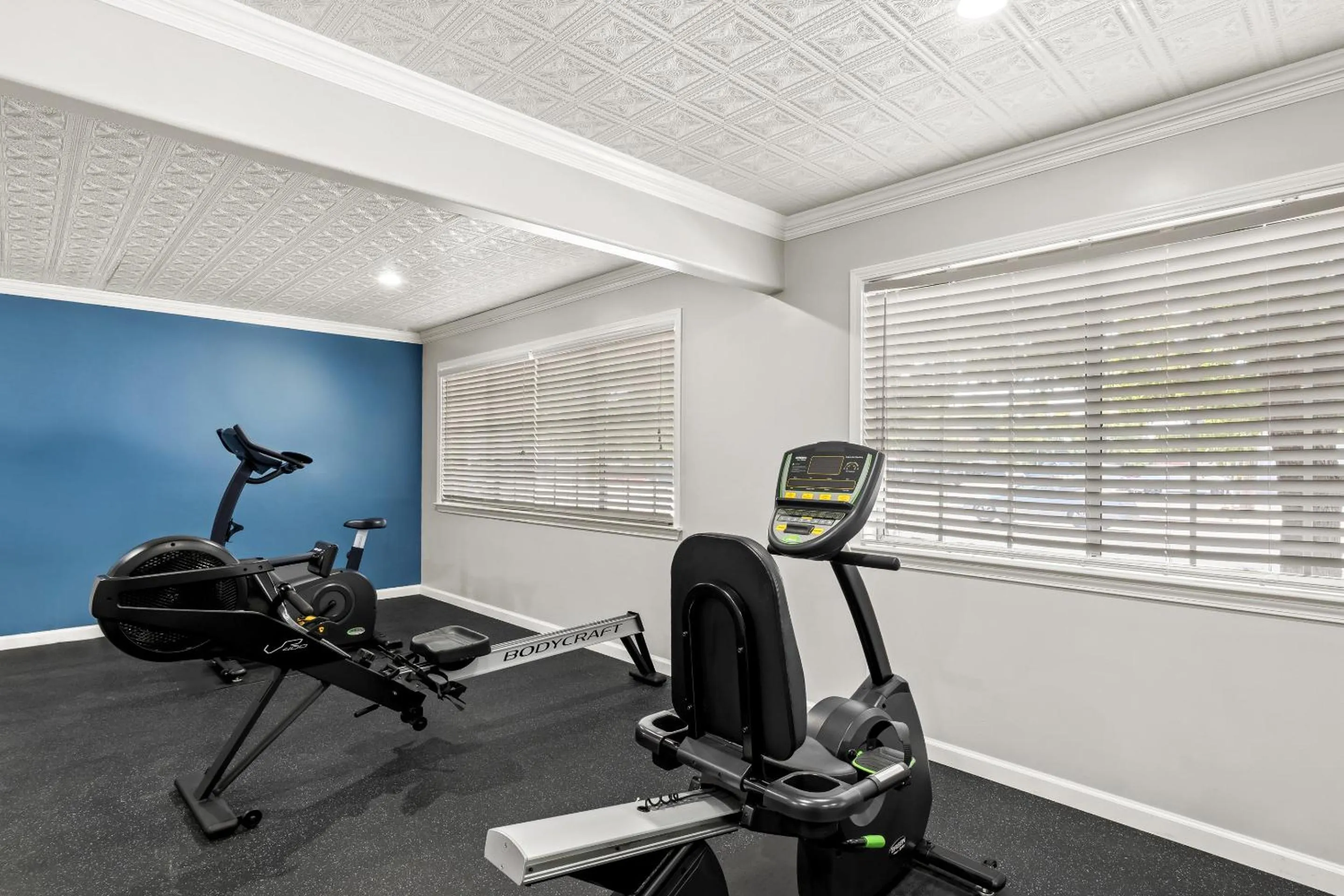 Fitness centre/facilities in HomeTowne Studios by Red Roof Yuba City Bonanza - Marysville