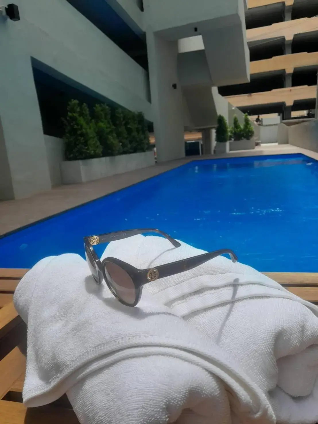 Pool view in Thomson Hotel Huamark Pool view in Thomson Hotel Huamark