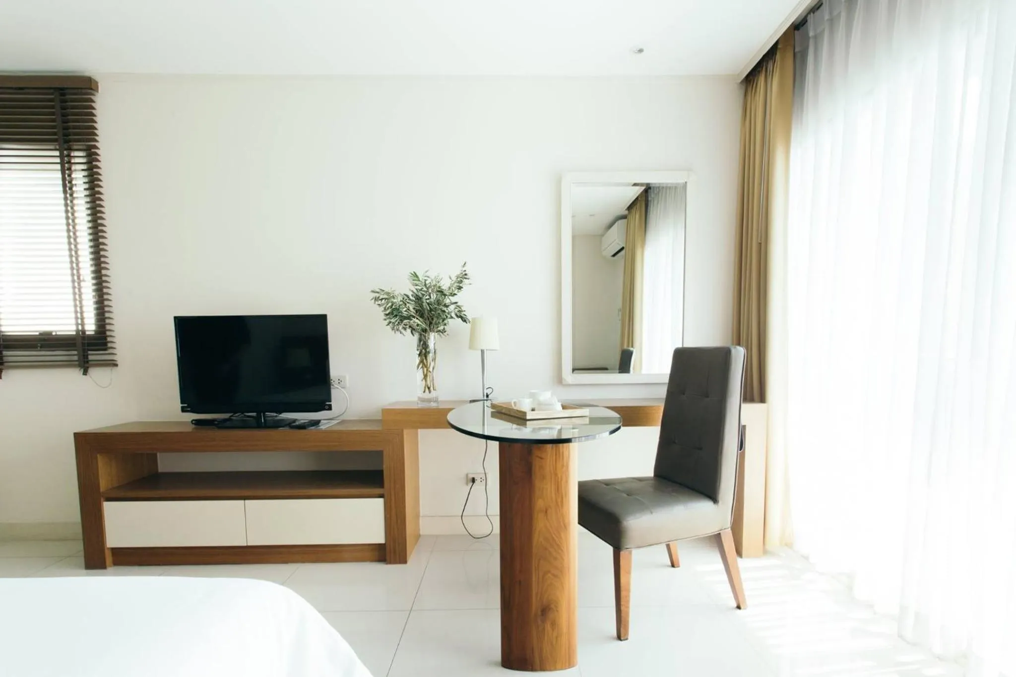 TV and multimedia in Thomson Hotel Huamark