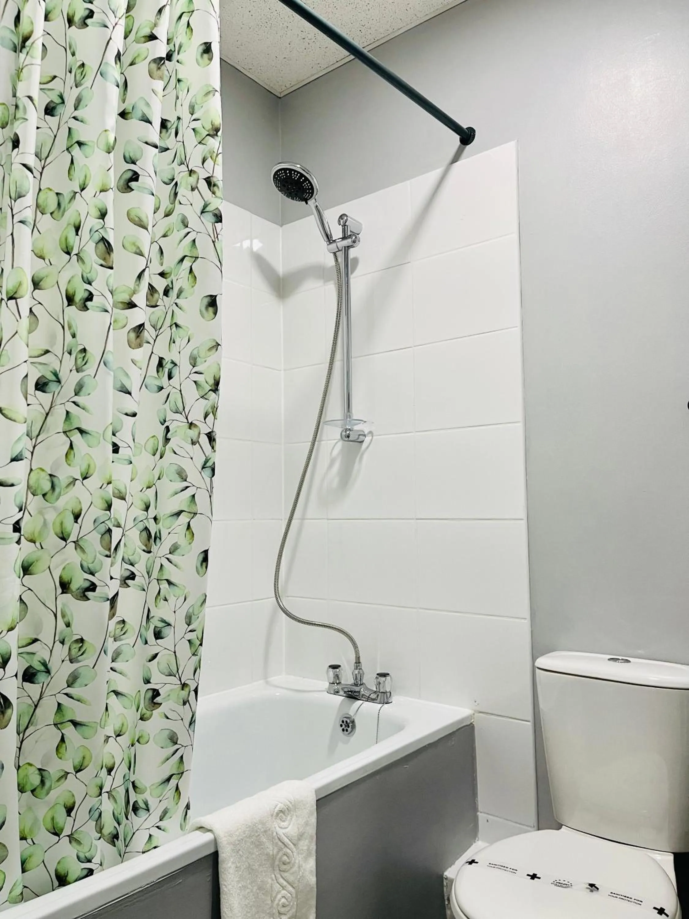 Bathroom in Palm Court B&B