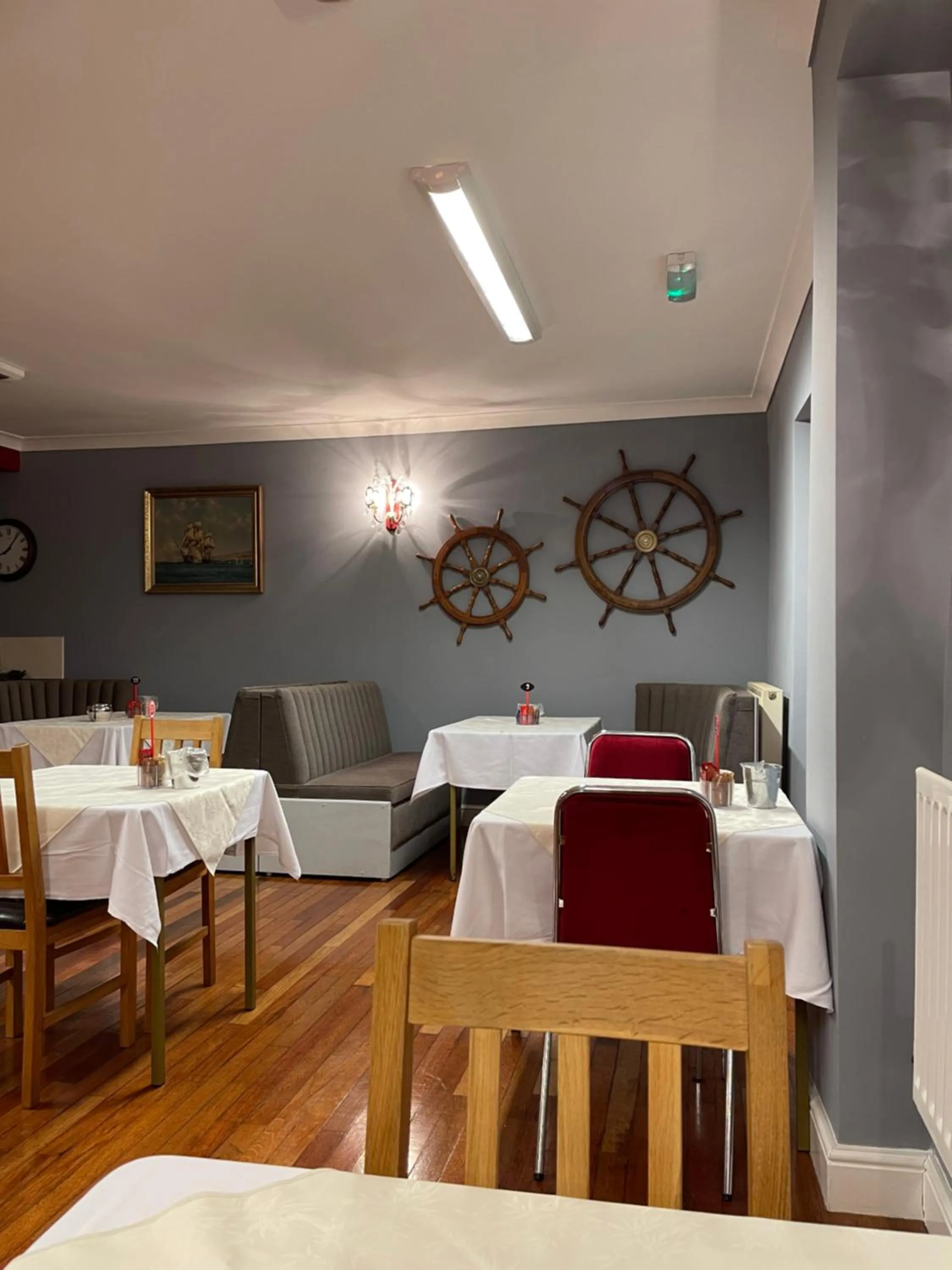 Restaurant/places to eat in Palm Court B&B