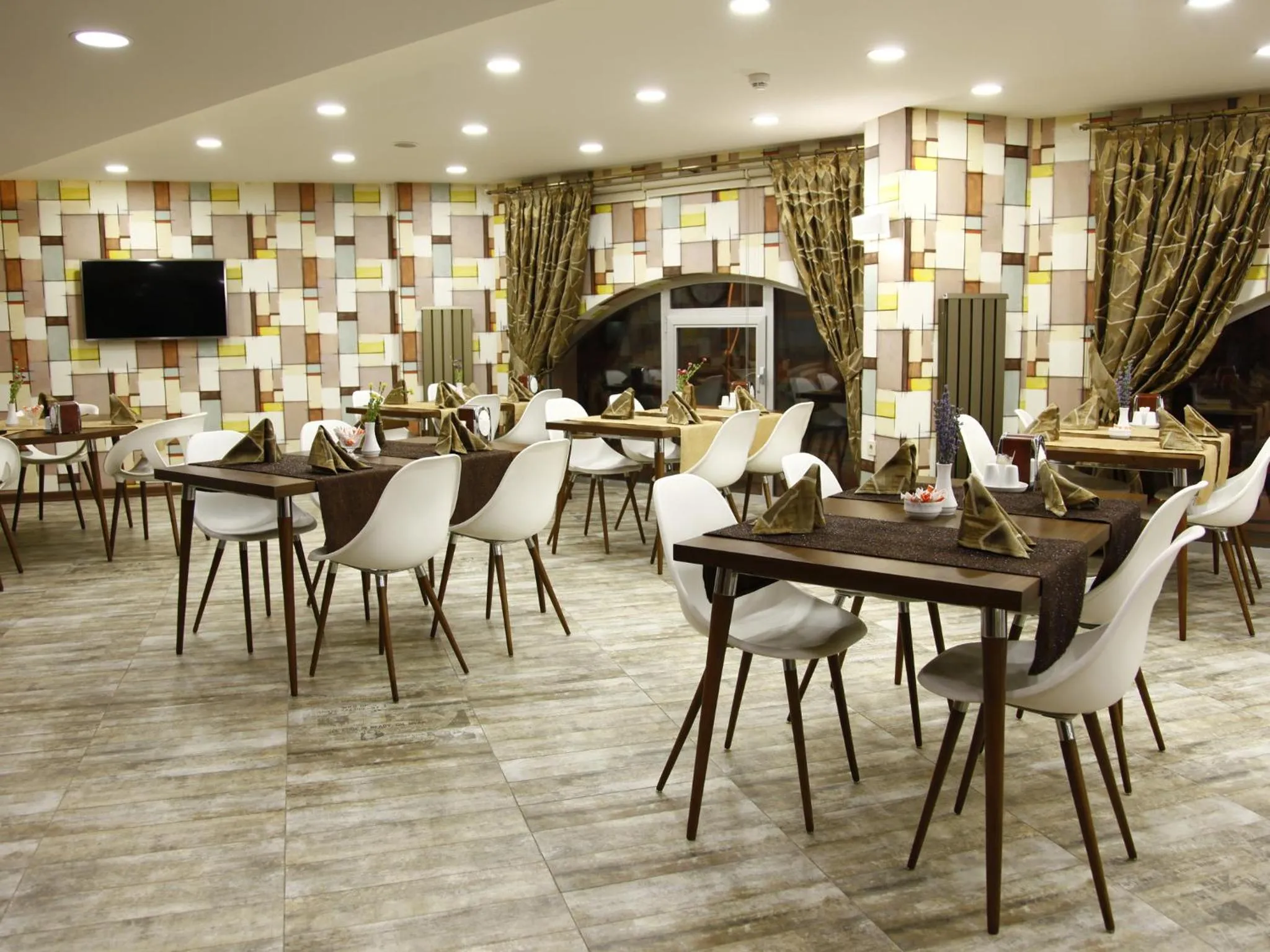 Restaurant/places to eat in Feyzan Hotel