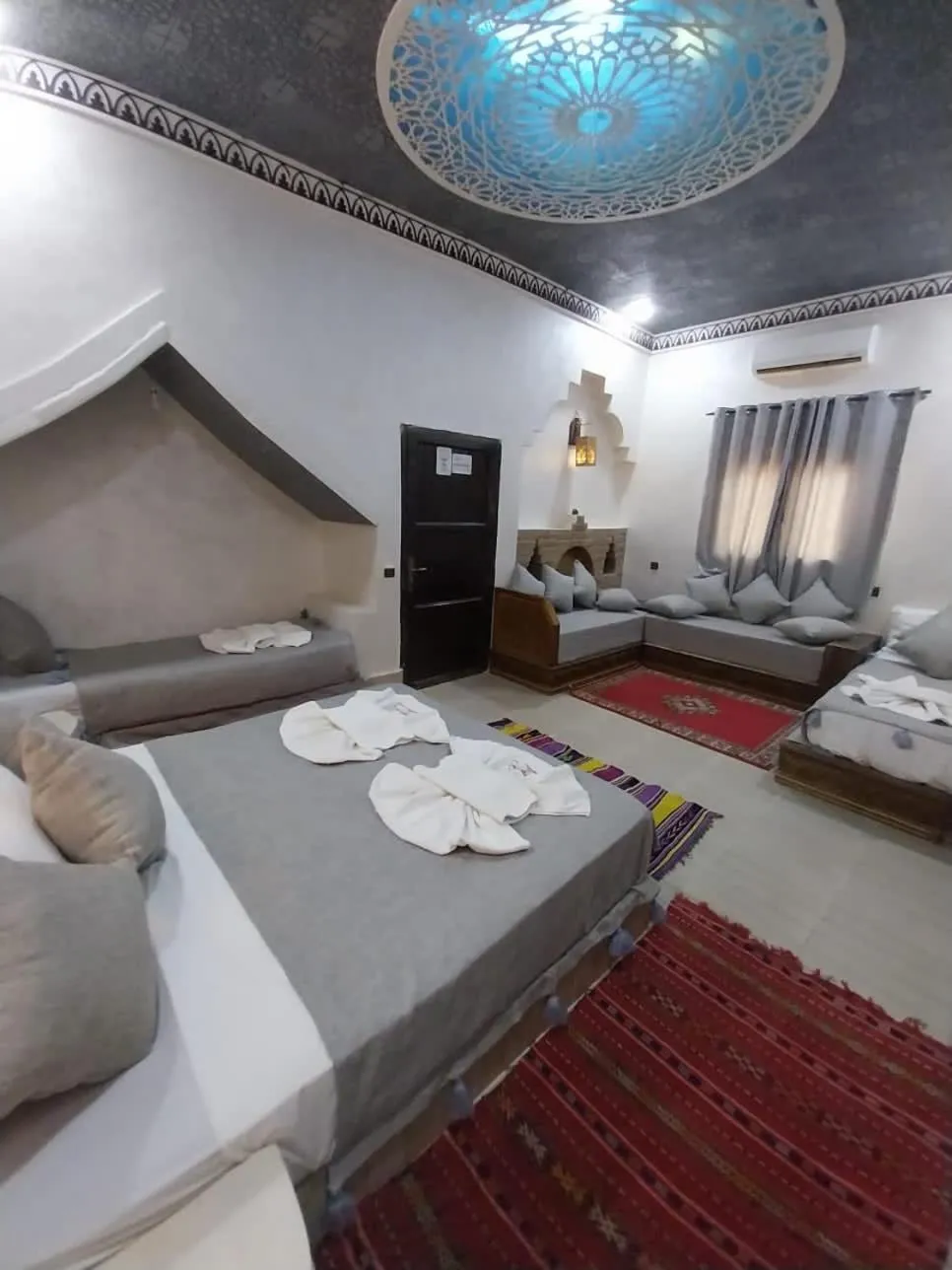 Bed in Hotel Cafe Du Sud