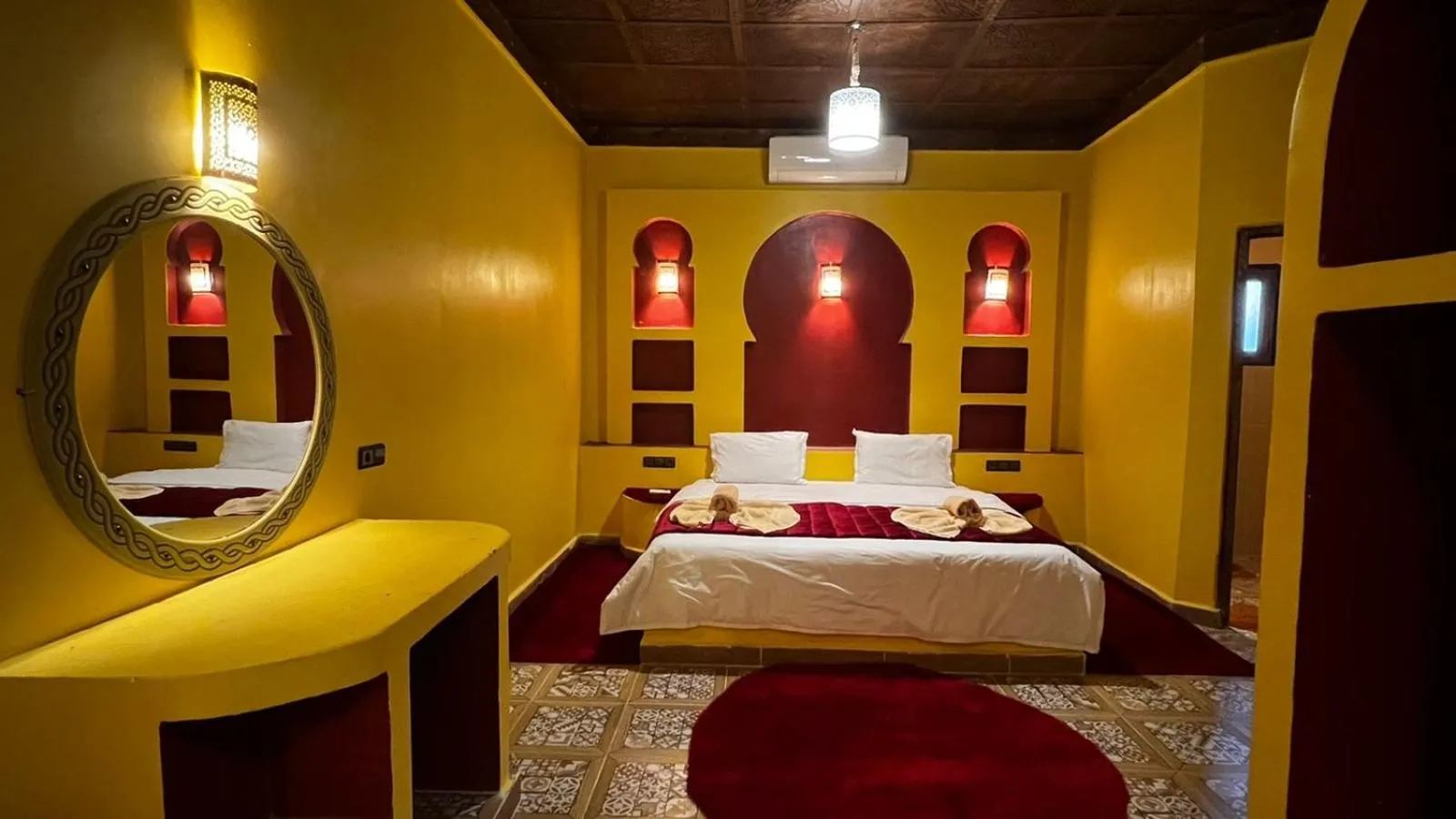Bed in Hotel Cafe Du Sud