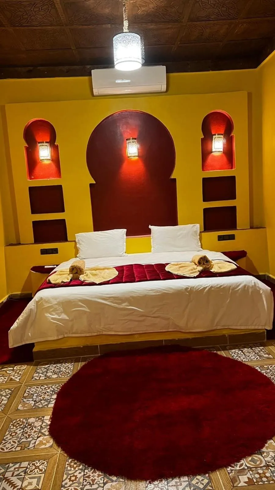 Bed in Hotel Cafe Du Sud