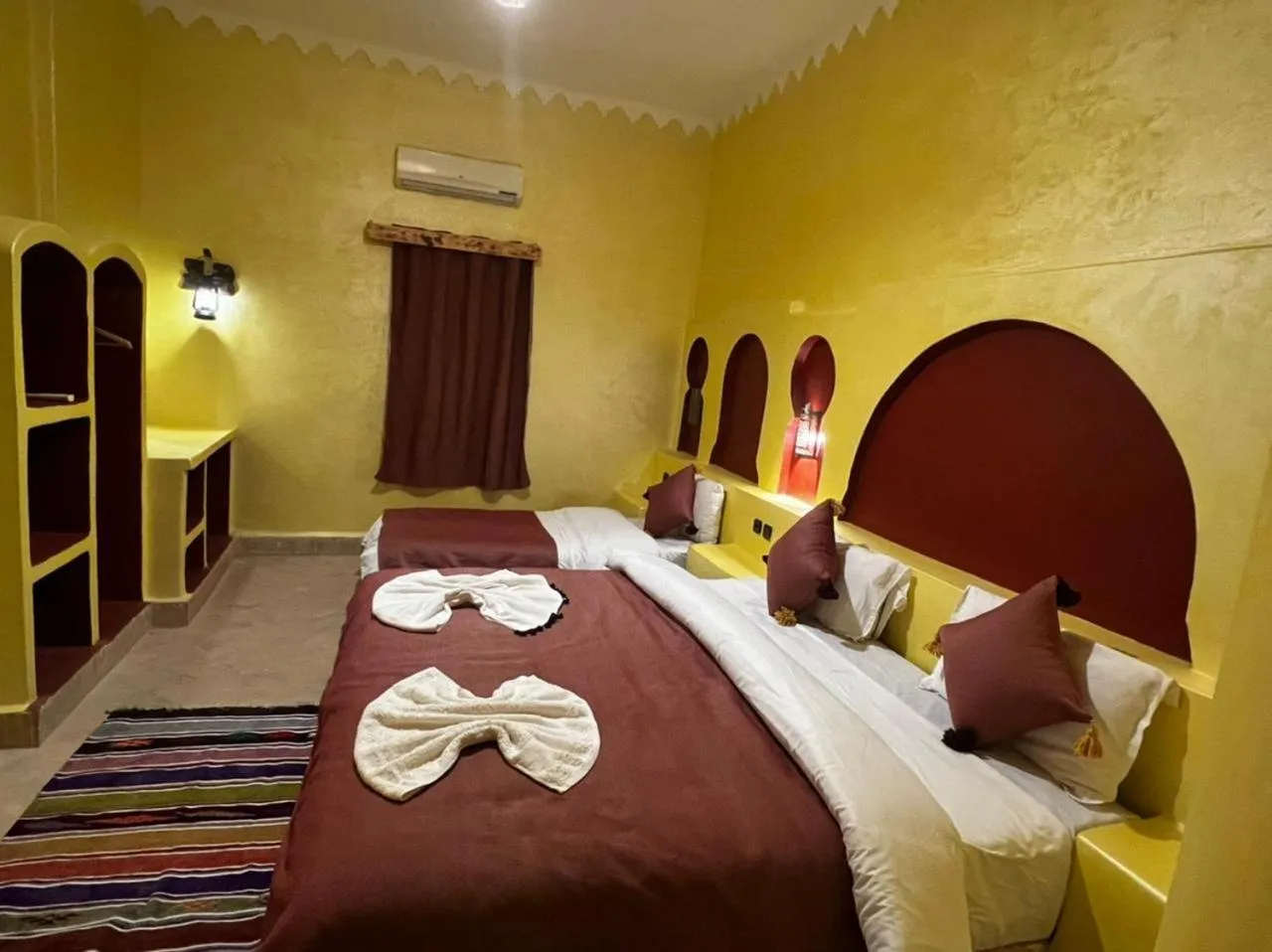 Bed in Hotel Cafe Du Sud
