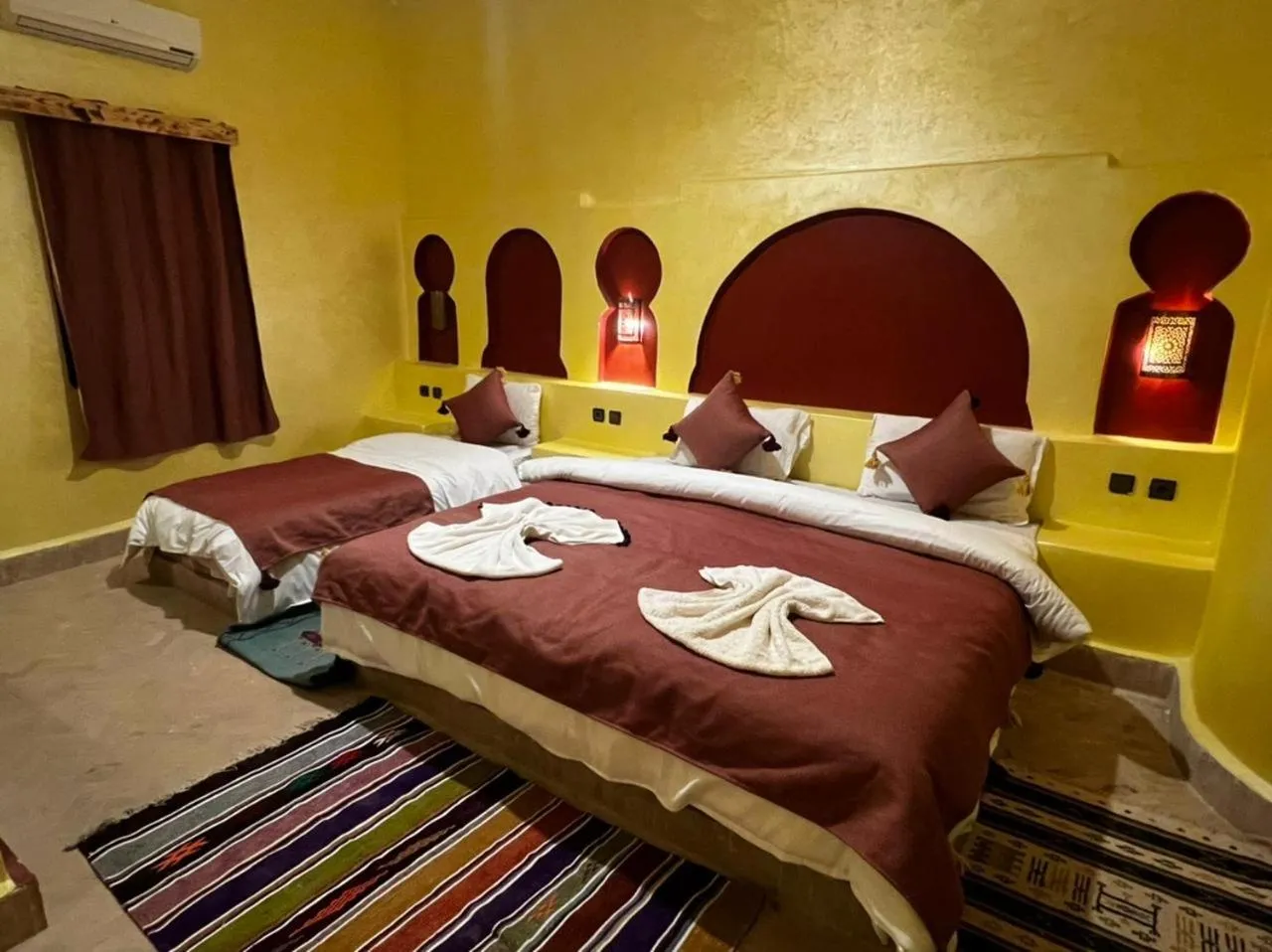 Bed in Hotel Cafe Du Sud