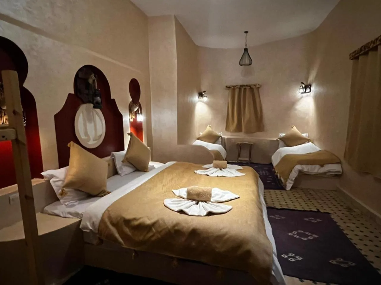 Bed in Hotel Cafe Du Sud