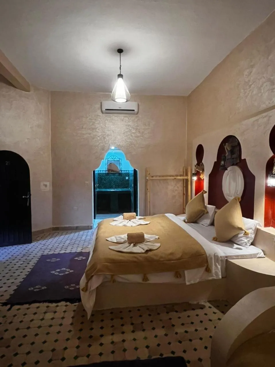 Bed in Hotel Cafe Du Sud