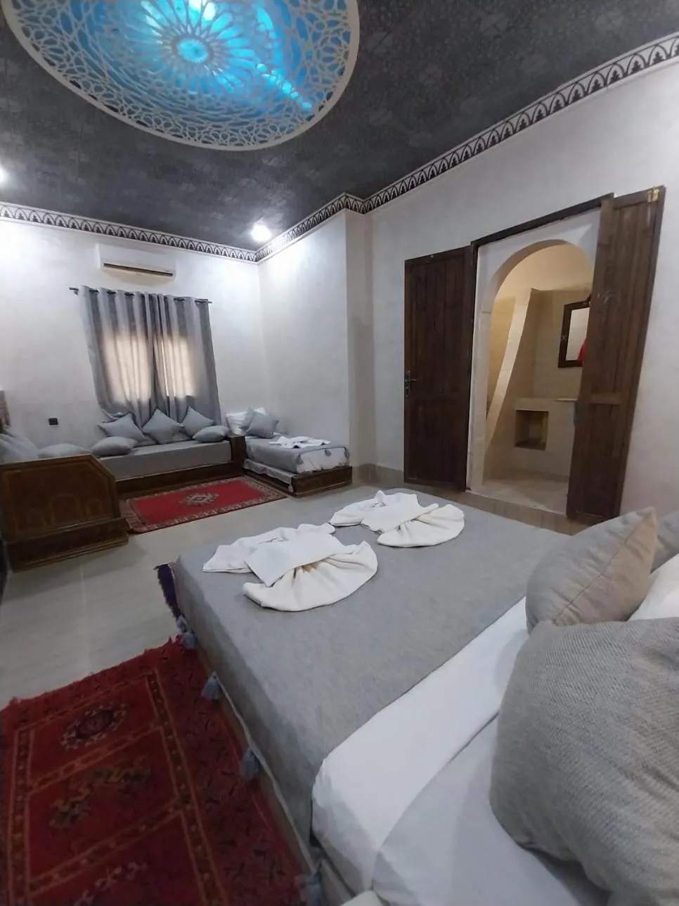 Bed in Hotel Cafe Du Sud