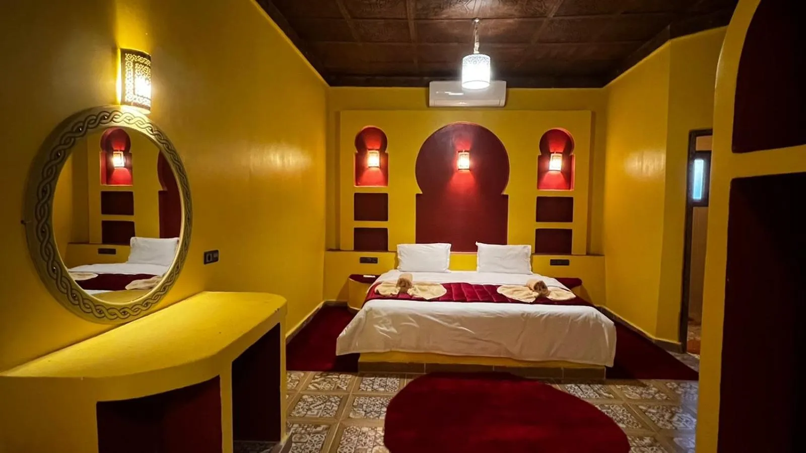 Bed in Hotel Cafe Du Sud