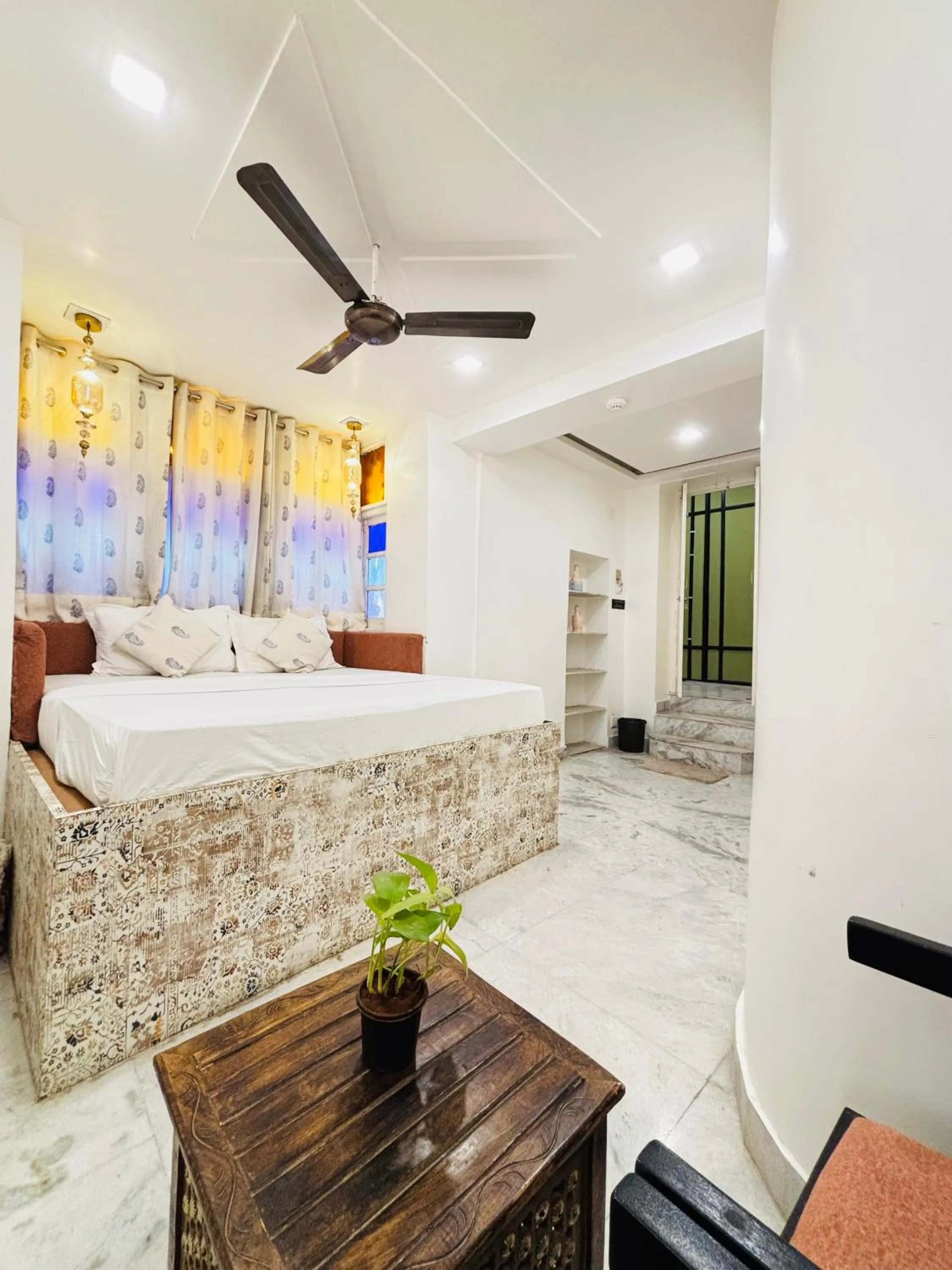 Photo of the whole room, Bed in 3 Raahi Udaipur