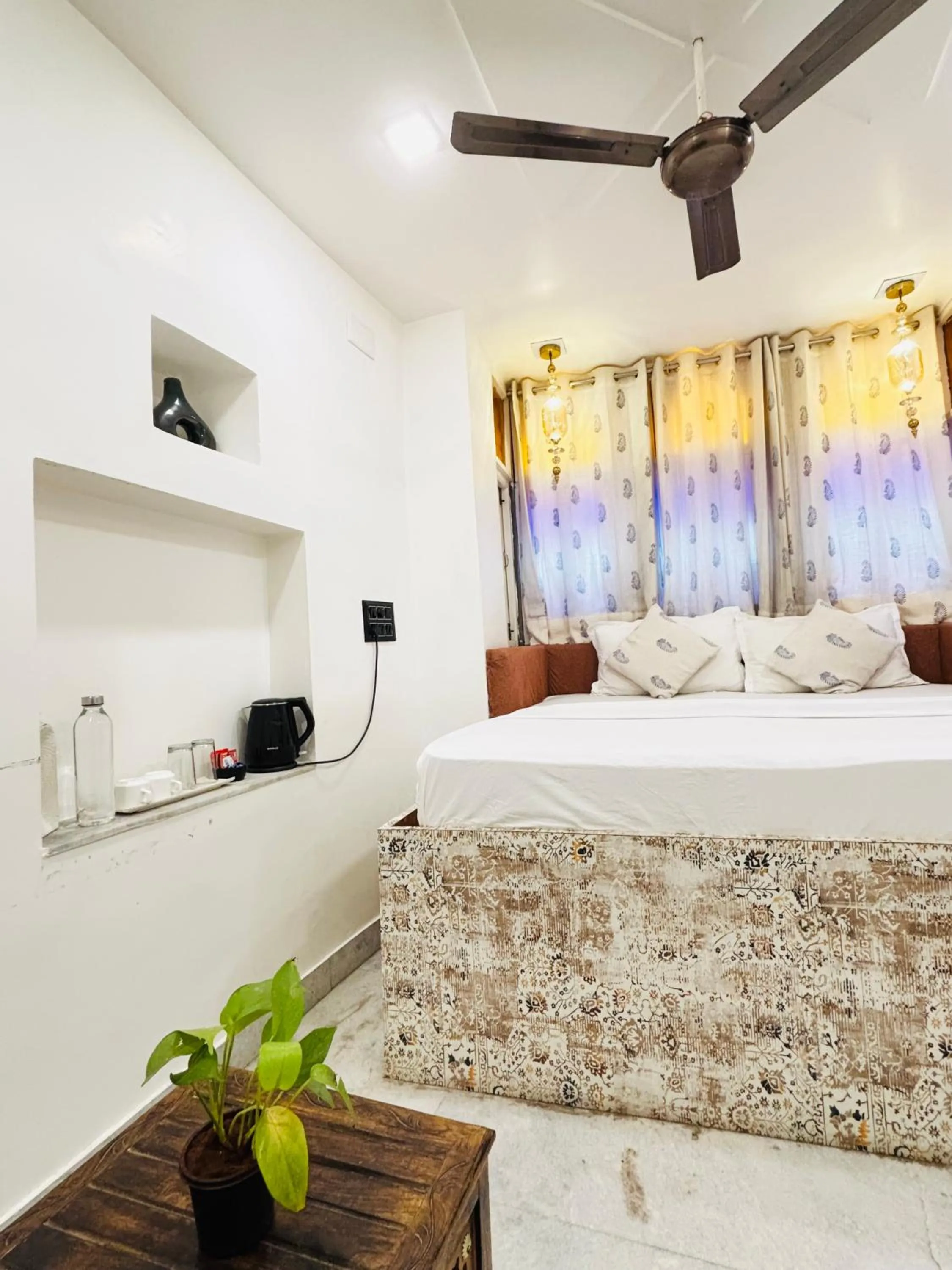 Photo of the whole room, Bed in 3 Raahi Udaipur