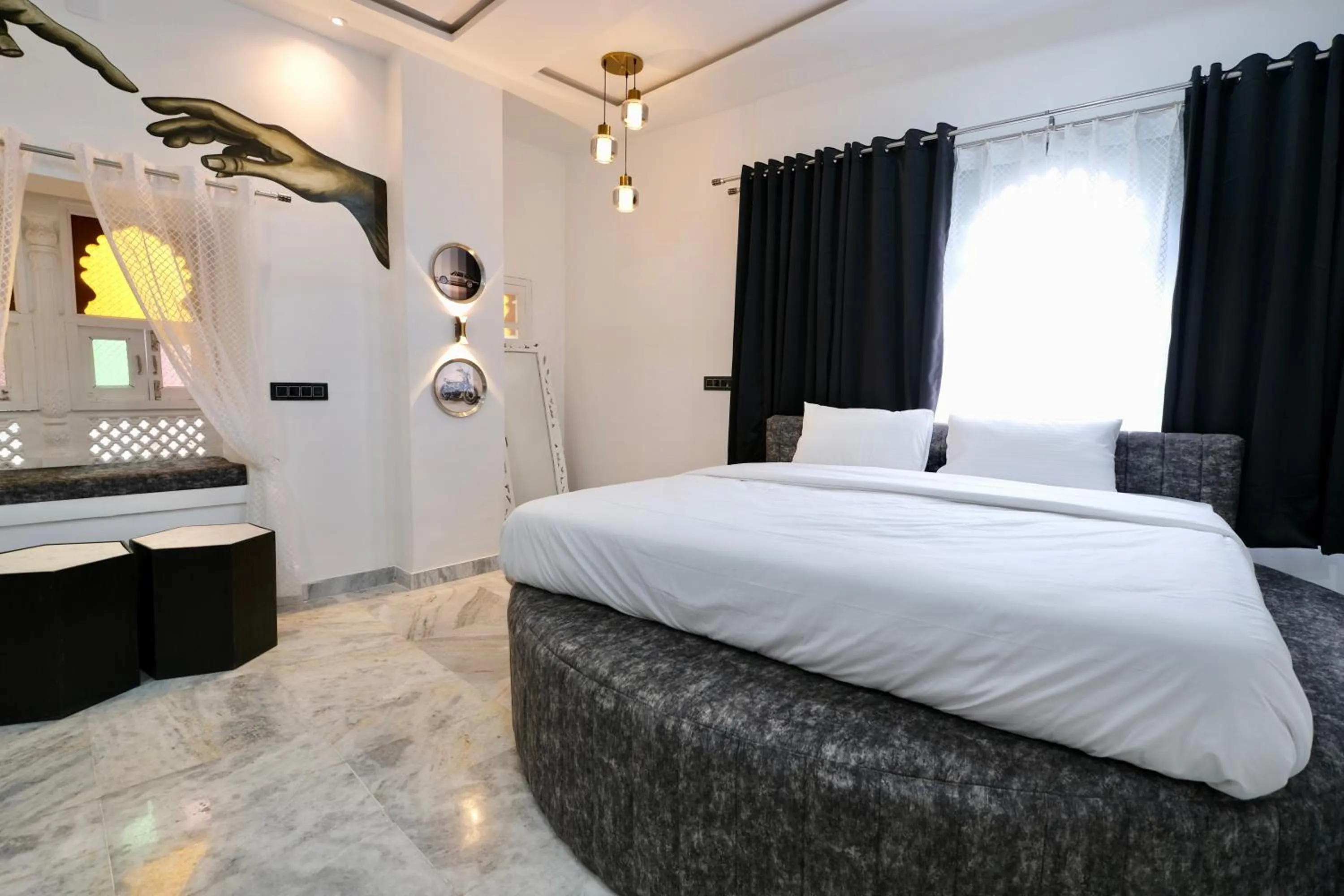 Photo of the whole room, Bed in 3 Raahi Udaipur