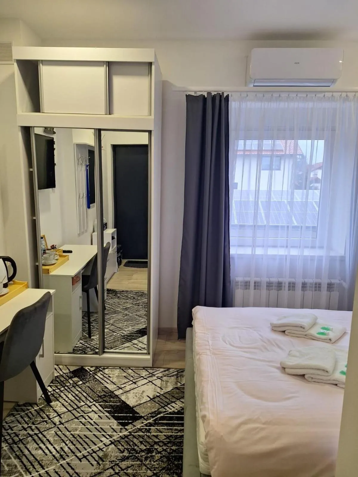 Bed in Comfort Stay, EV, Parking
