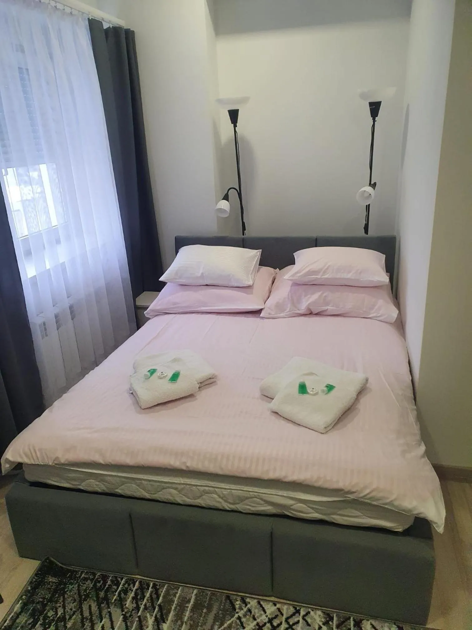 Bed in Comfort Stay, EV, Parking