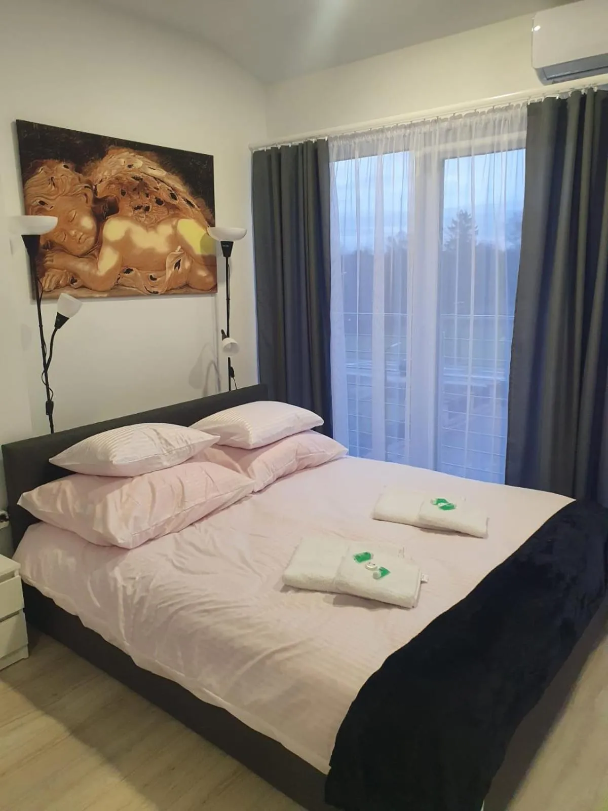 Bed in Comfort Stay, EV, Parking