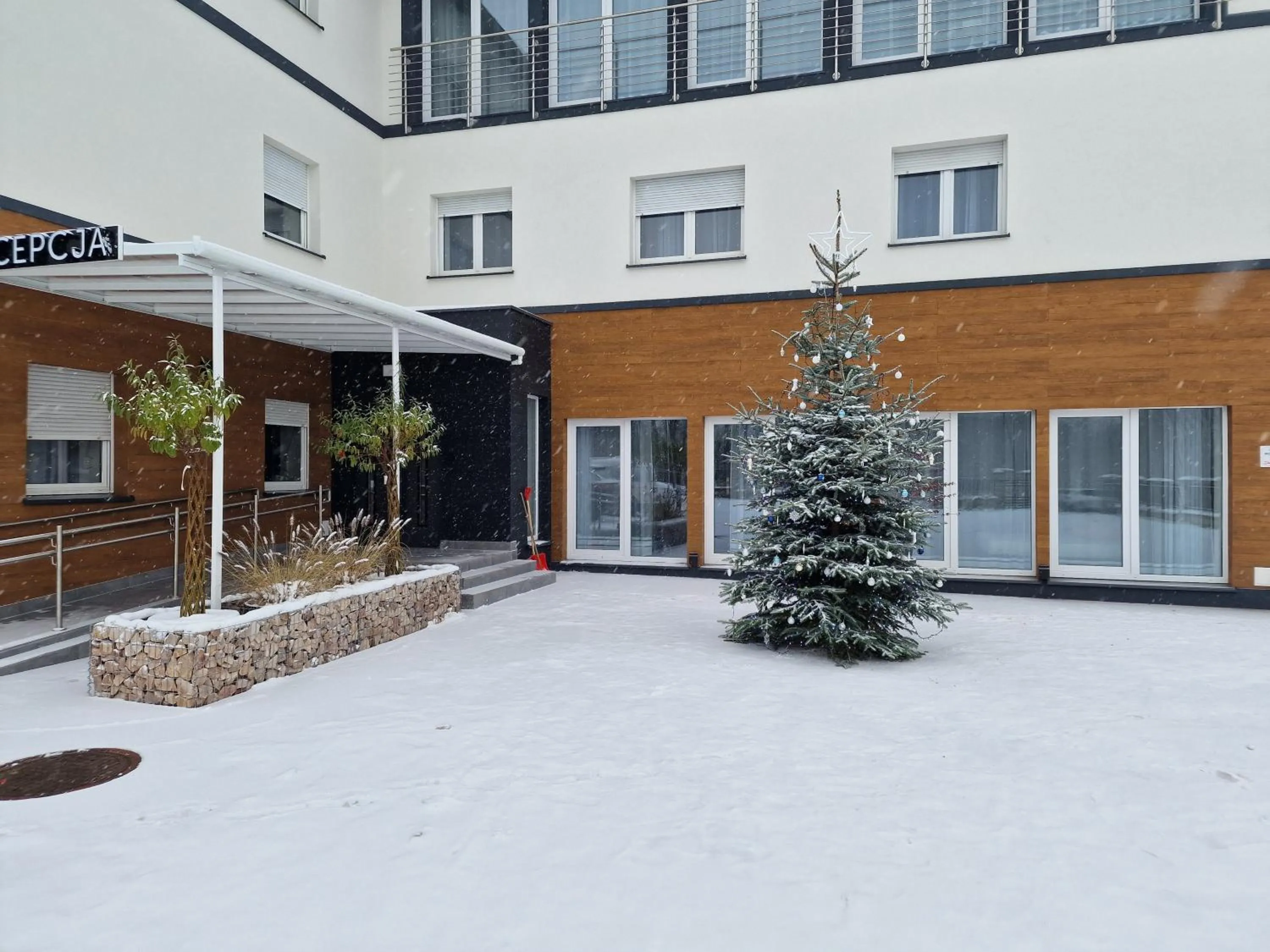 Winter in Comfort Stay, EV, Parking