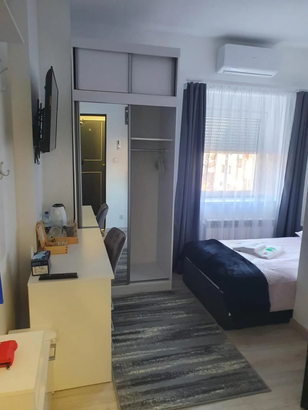 Bed in Comfort Stay, EV, Parking