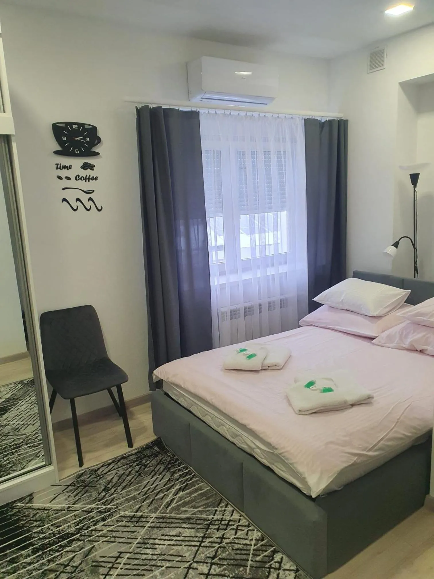 Bed in Comfort Stay, EV, Parking