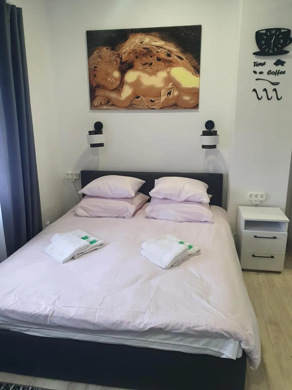 Bed in Comfort Stay, EV, Parking