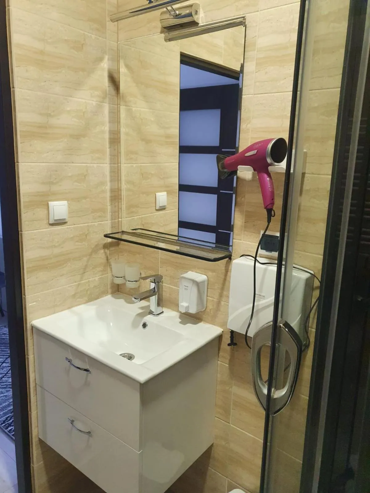 Comfort Stay, EV, Parking