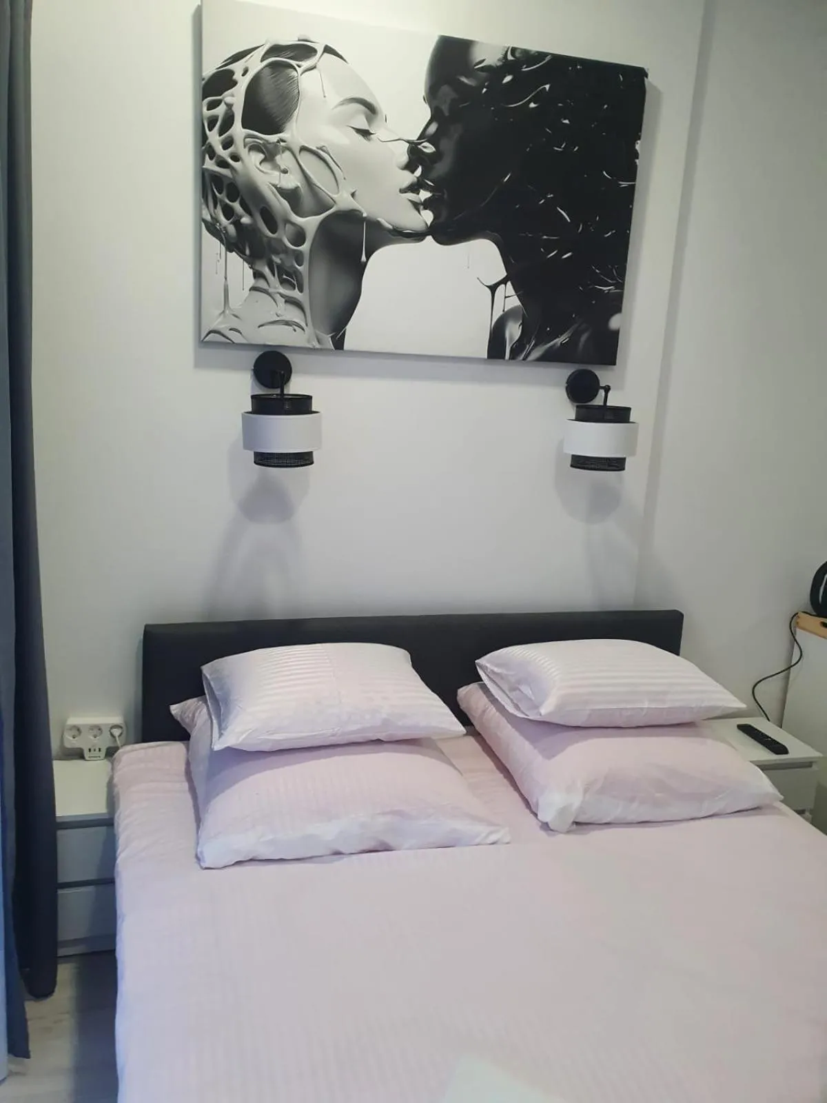 Bed in Comfort Stay, EV, Parking