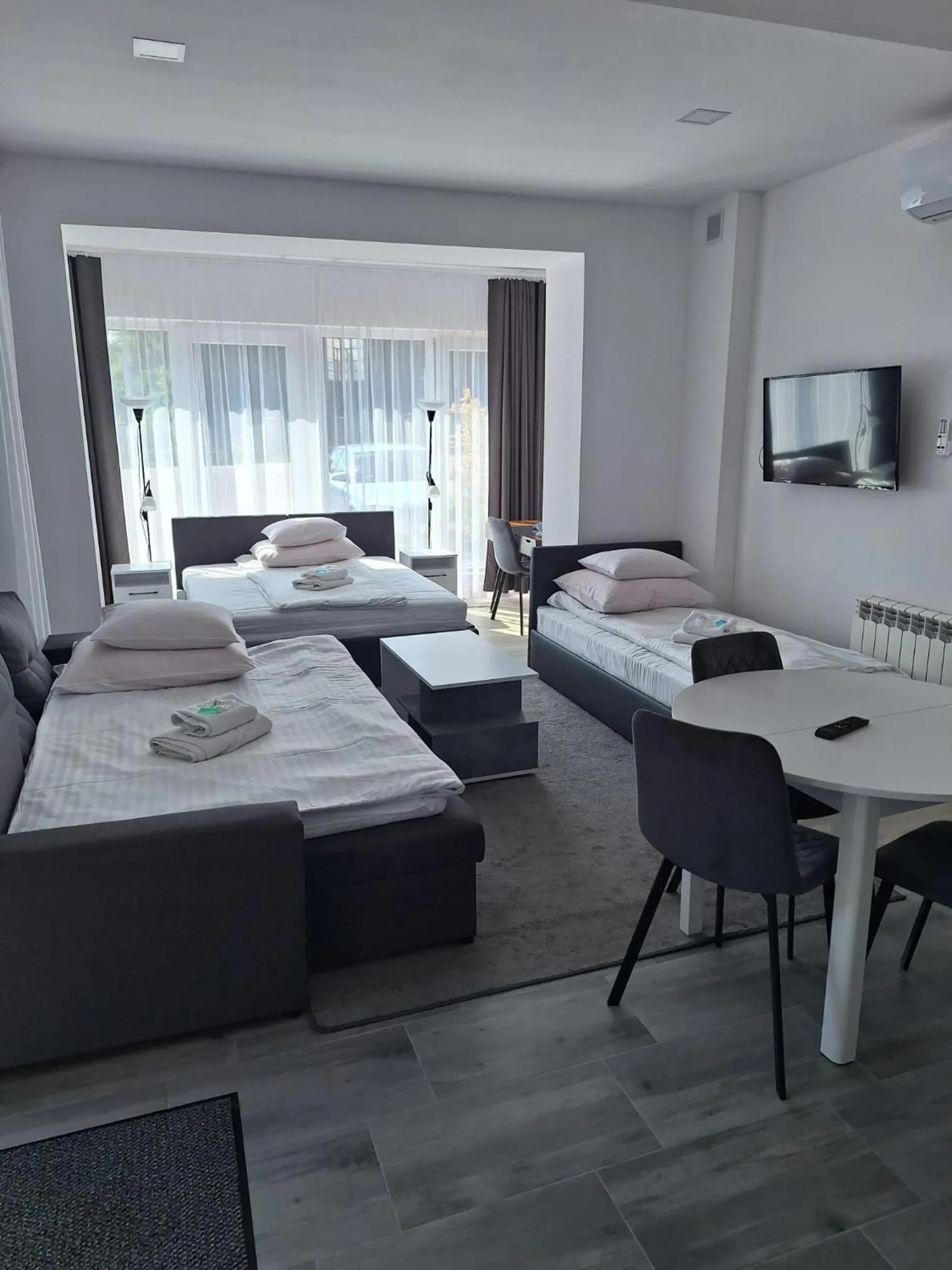 Bed in Comfort Stay, EV, Parking