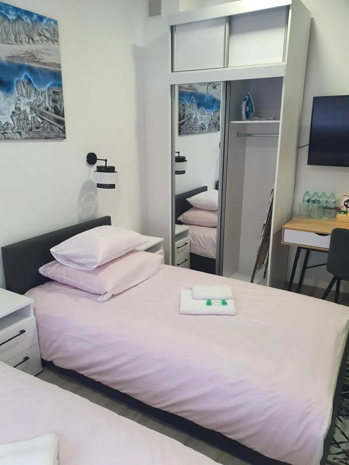 Bed in Comfort Stay, EV, Parking