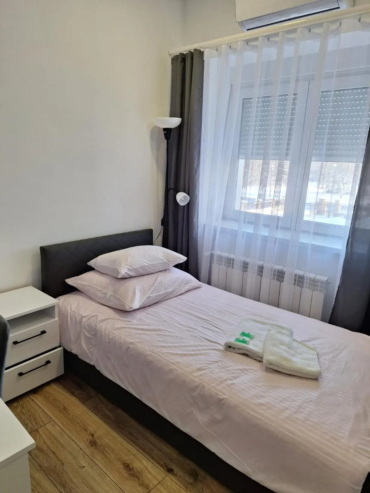 Bed in Comfort Stay, EV, Parking