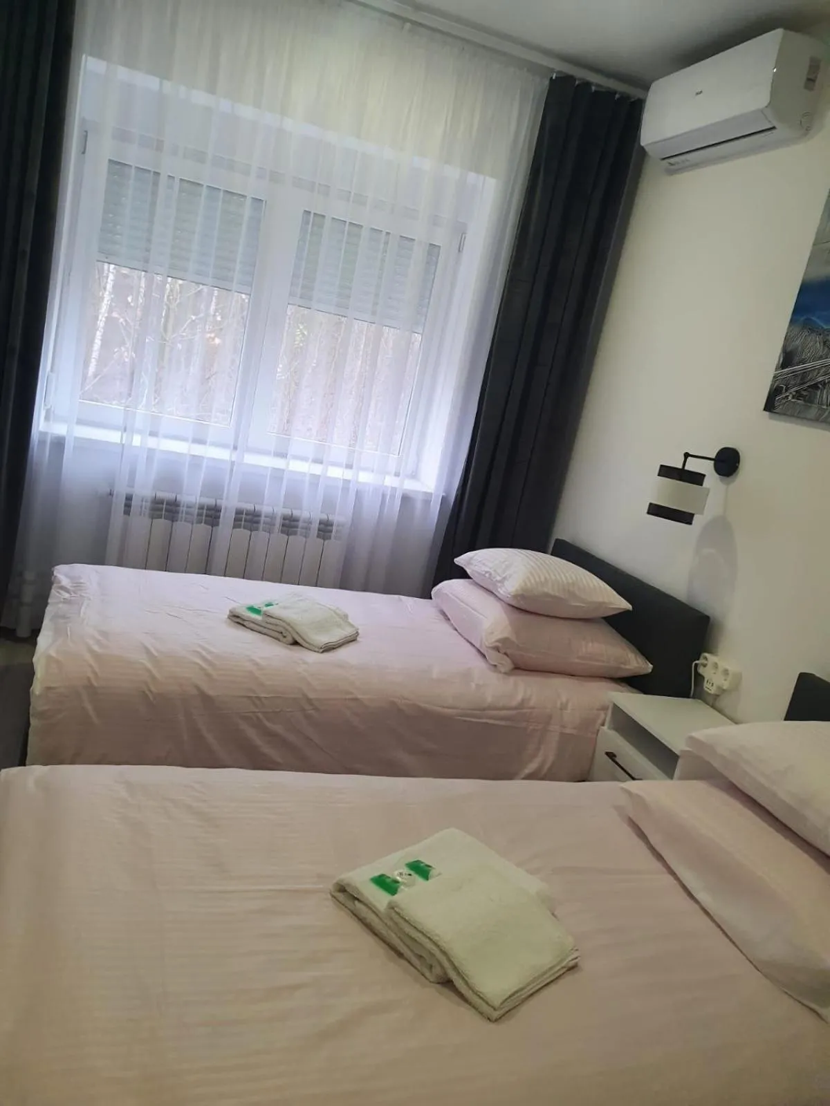 Bed in Comfort Stay, EV, Parking