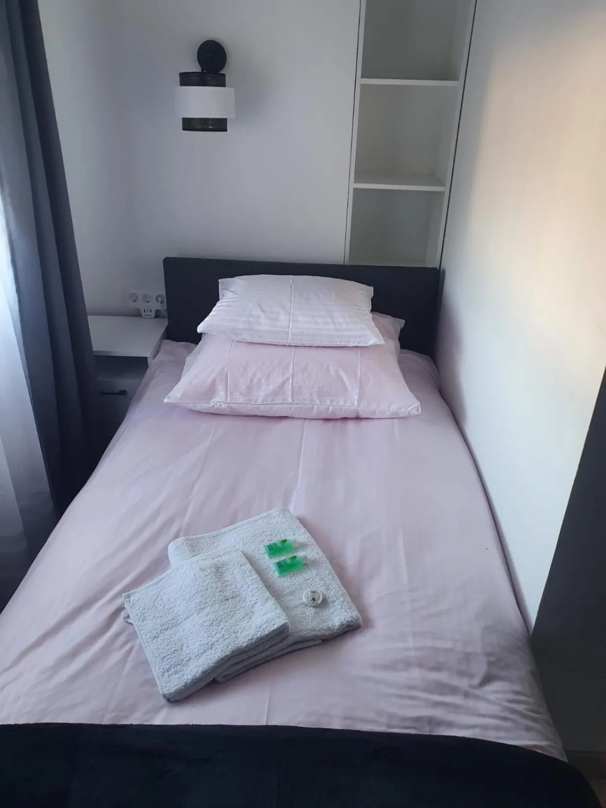 Bed in Comfort Stay, EV, Parking