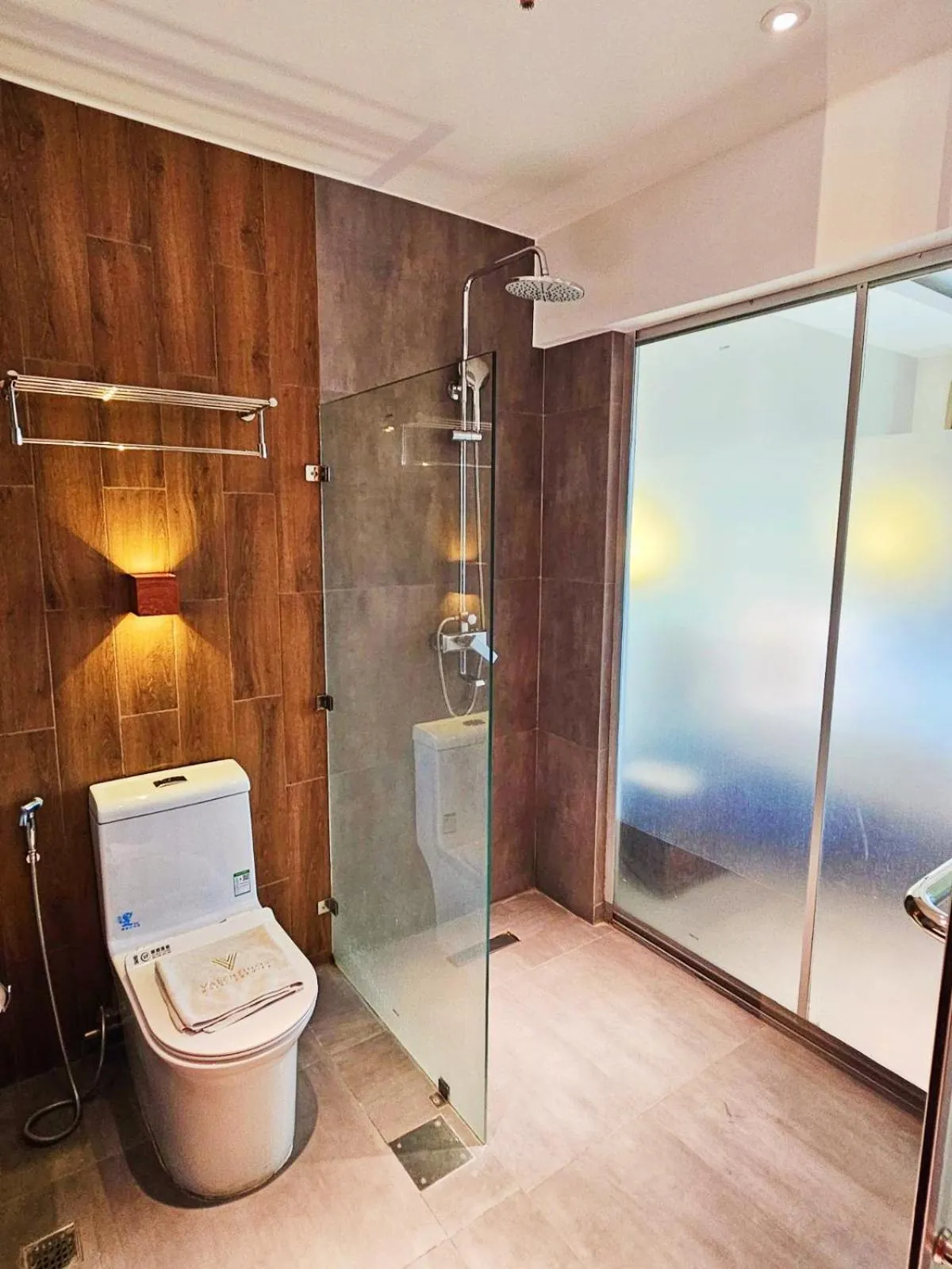 Toilet in Valentino's Hotel