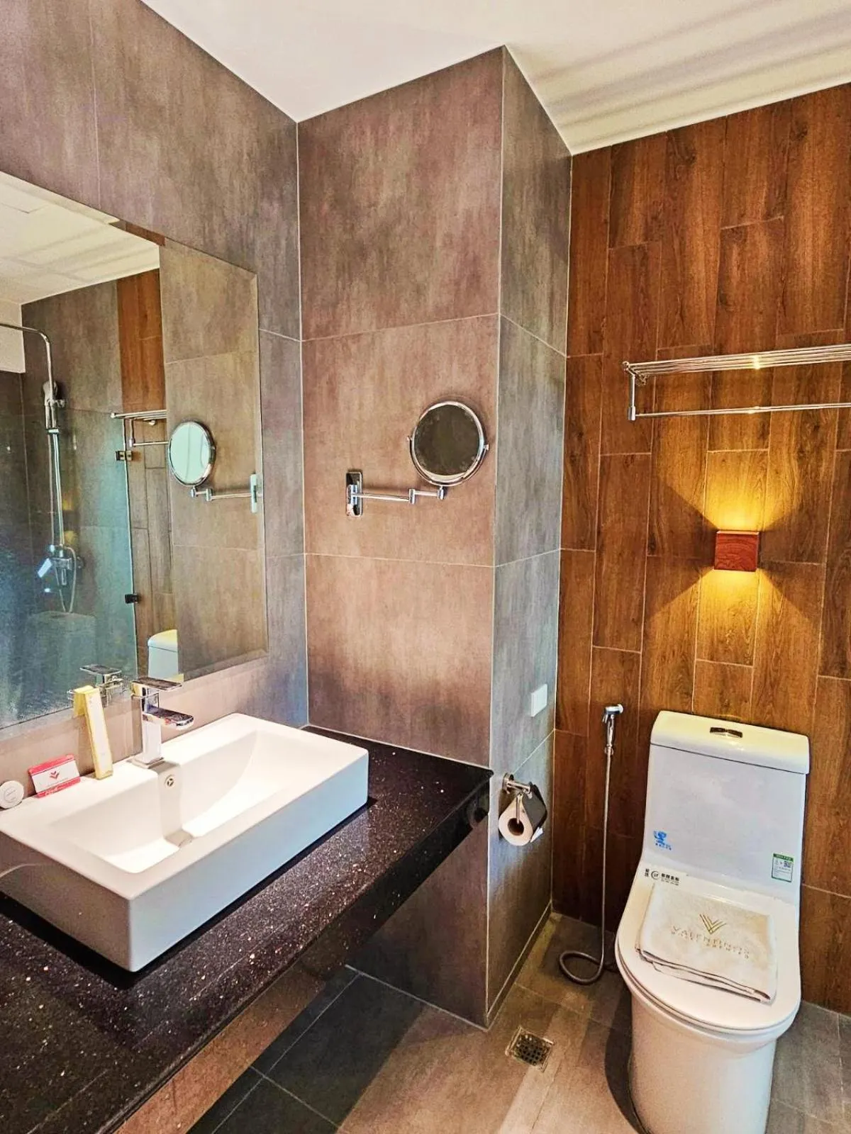 Toilet in Valentino's Hotel