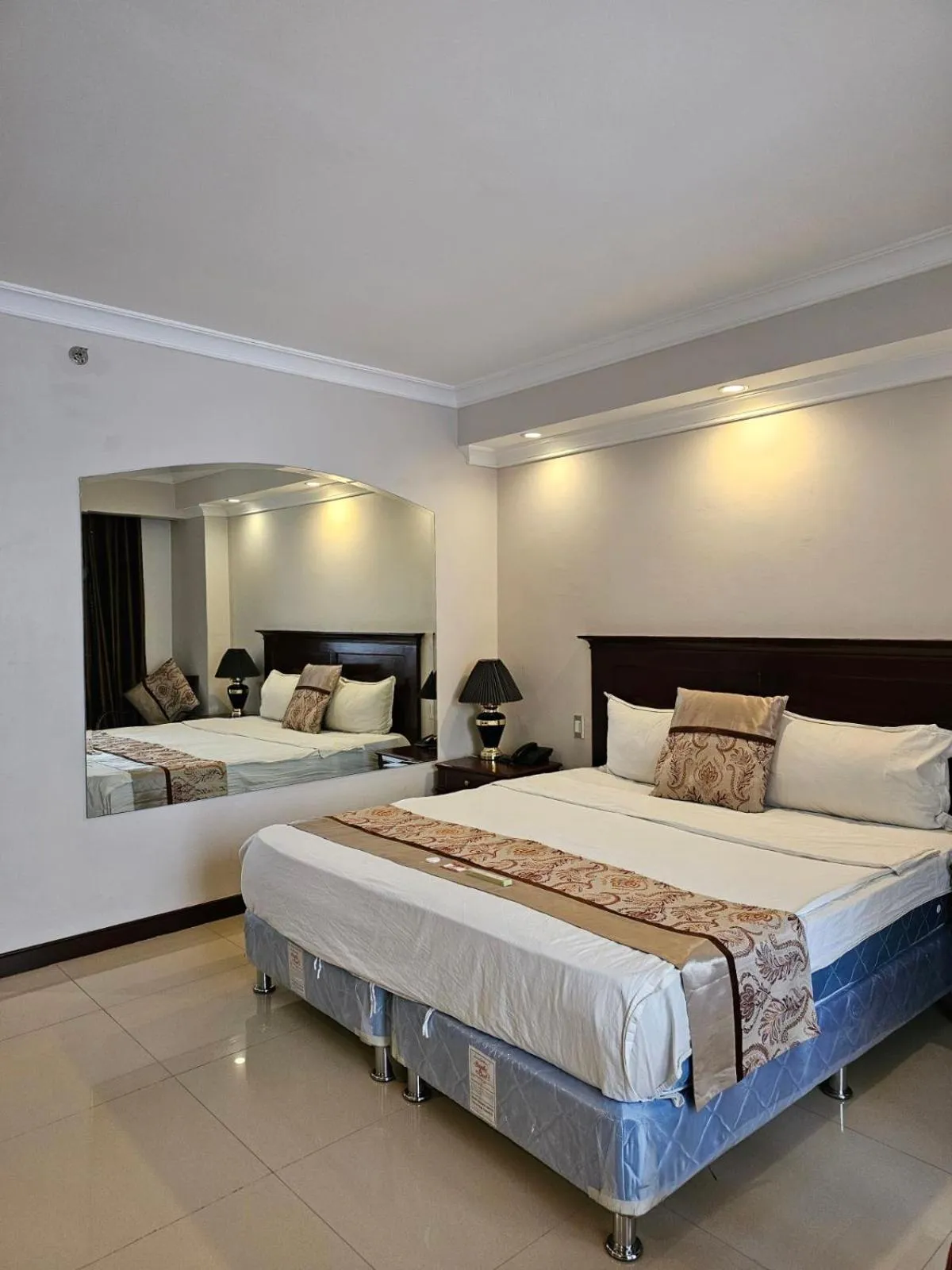 Photo of the whole room, Bed in Valentino's Hotel