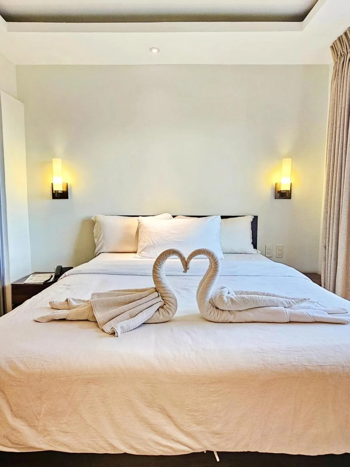 Bedroom, Bed in Valentino's Hotel