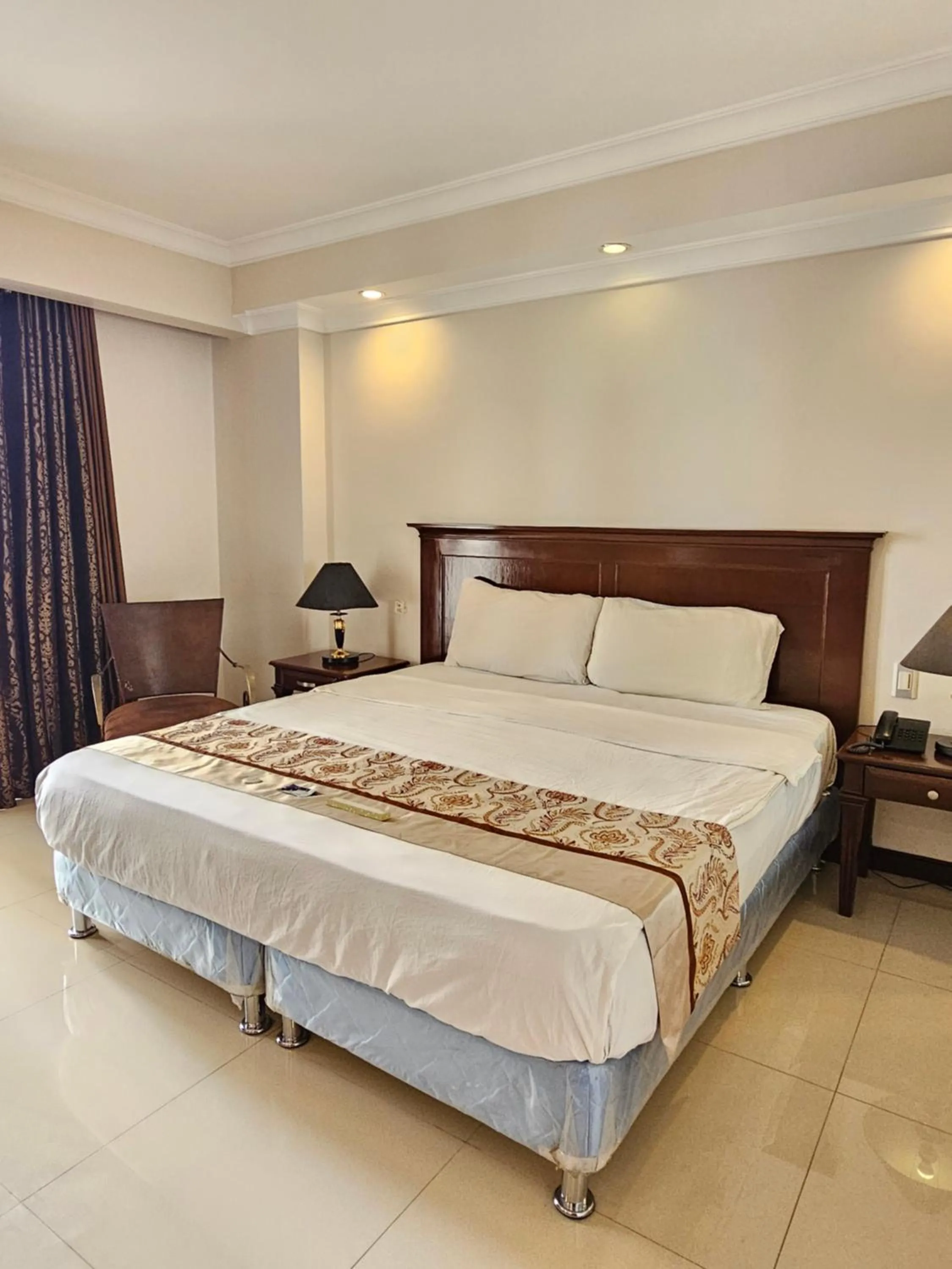 Photo of the whole room, Bed in Valentino's Hotel