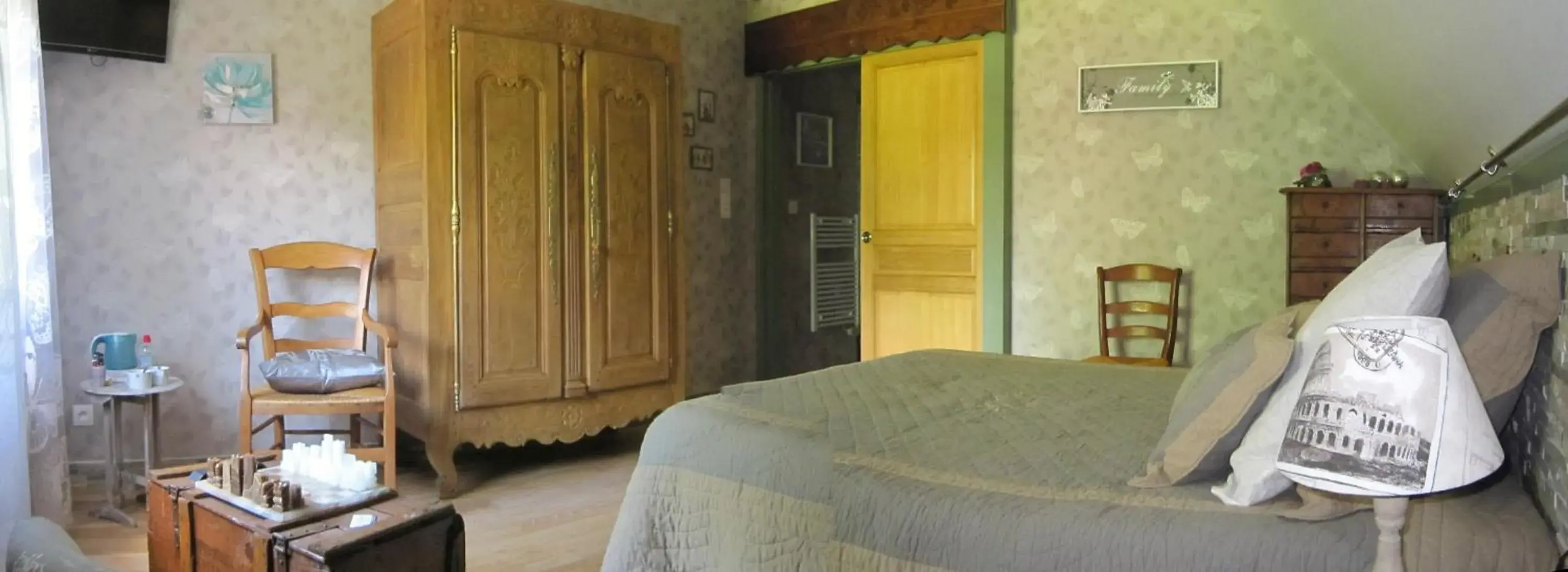 Double Room with Garden View - single occupancy in Au Chardon Bleu Double Room with Garden View - single occupancy in Au Chardon Bleu