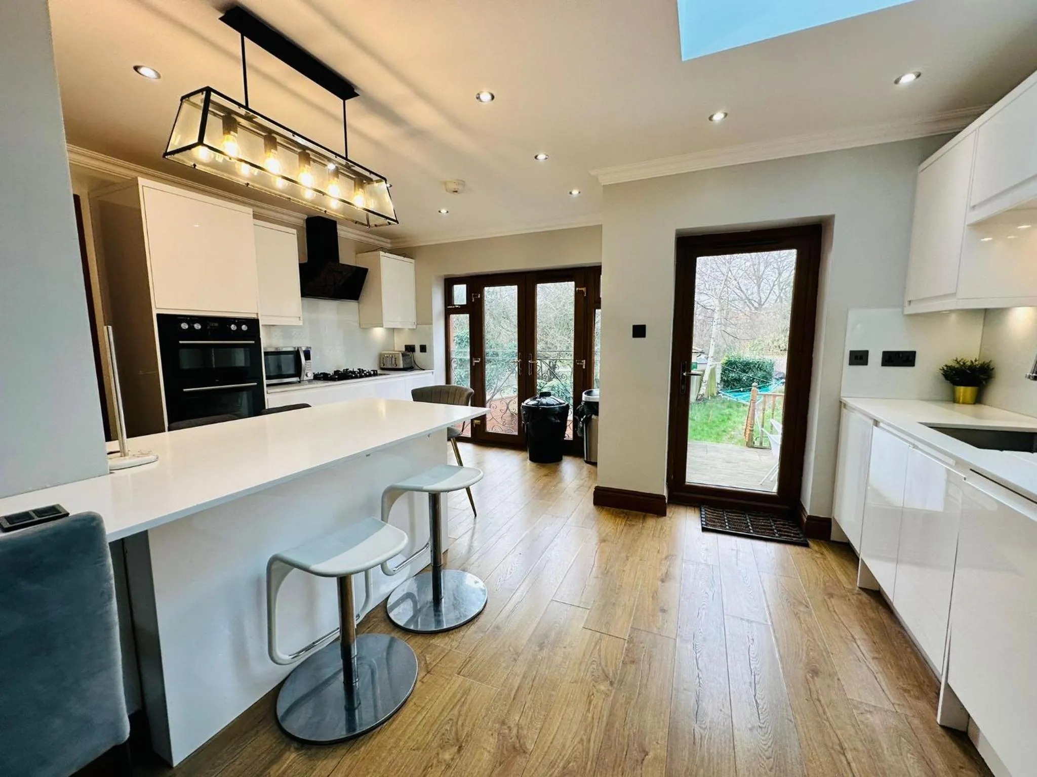 Spacious 6 Bed Residence in Wembly, London