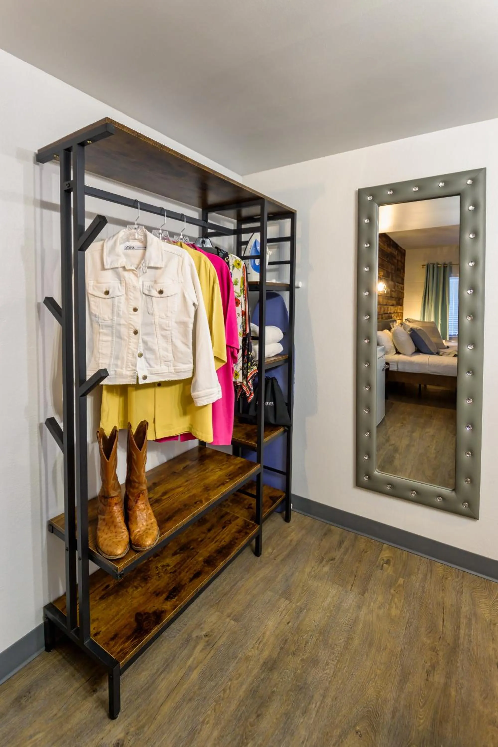 wardrobe in Bel Aire Motel