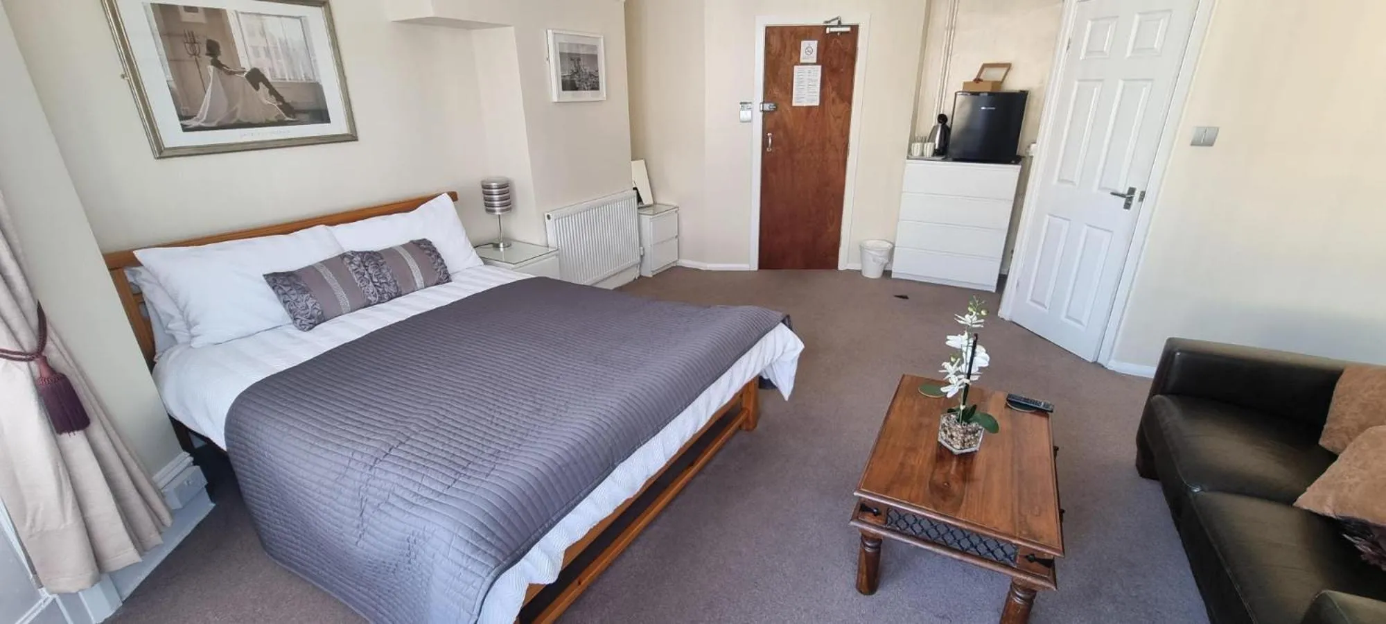 Seating area, Bed in Number twenty five