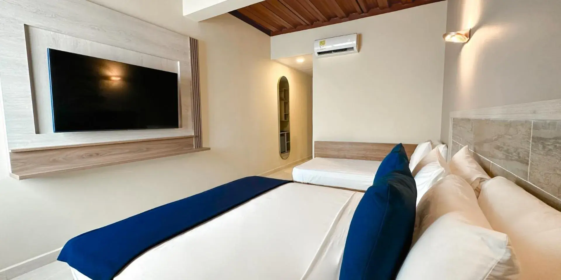 Photo of the whole room, Bed in Hotel Caribbean by On vacation Photo of the whole room, Bed in Hotel Caribbean by On vacation