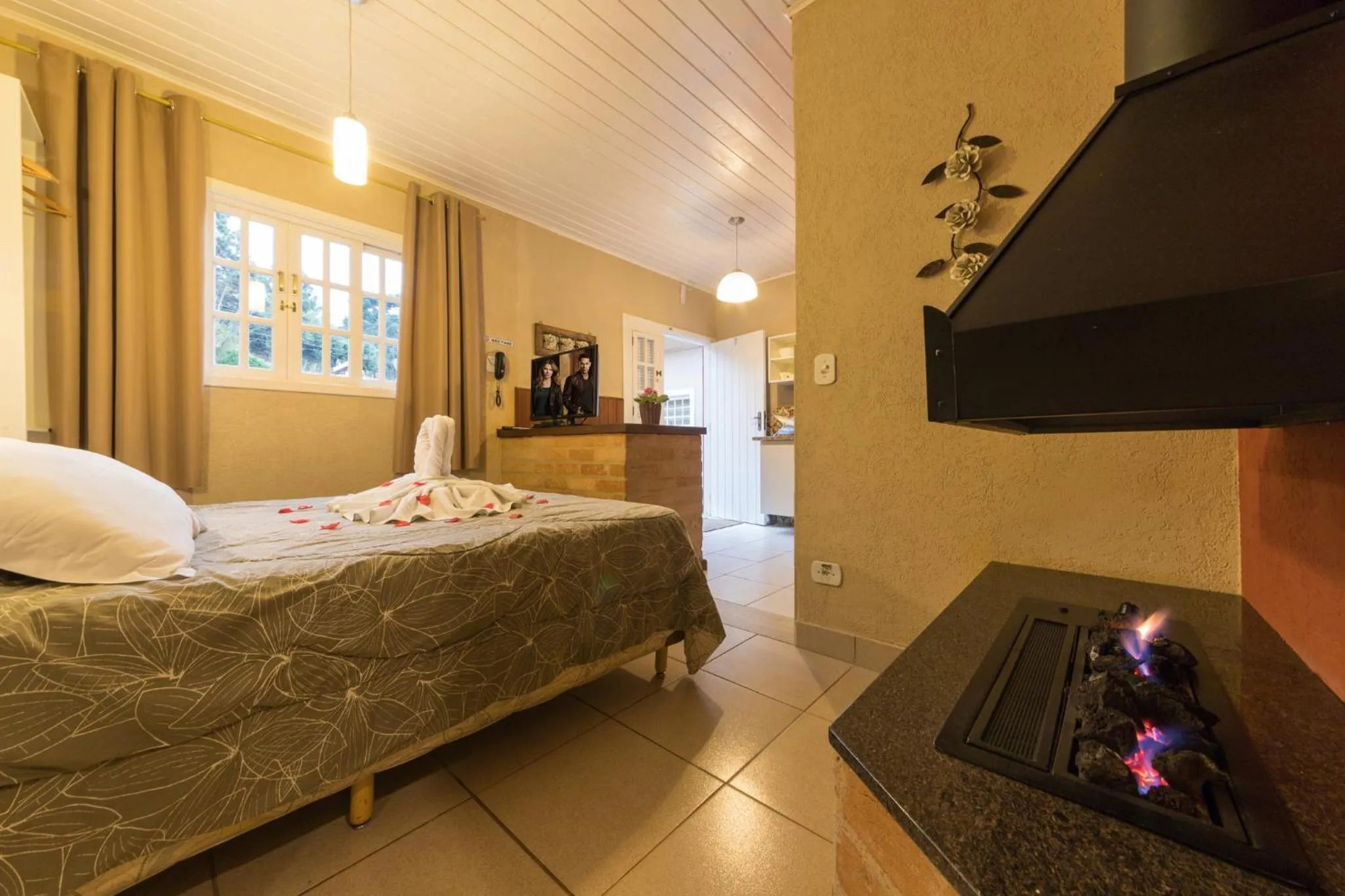 fireplace, Bed in Villa Belle Chalés