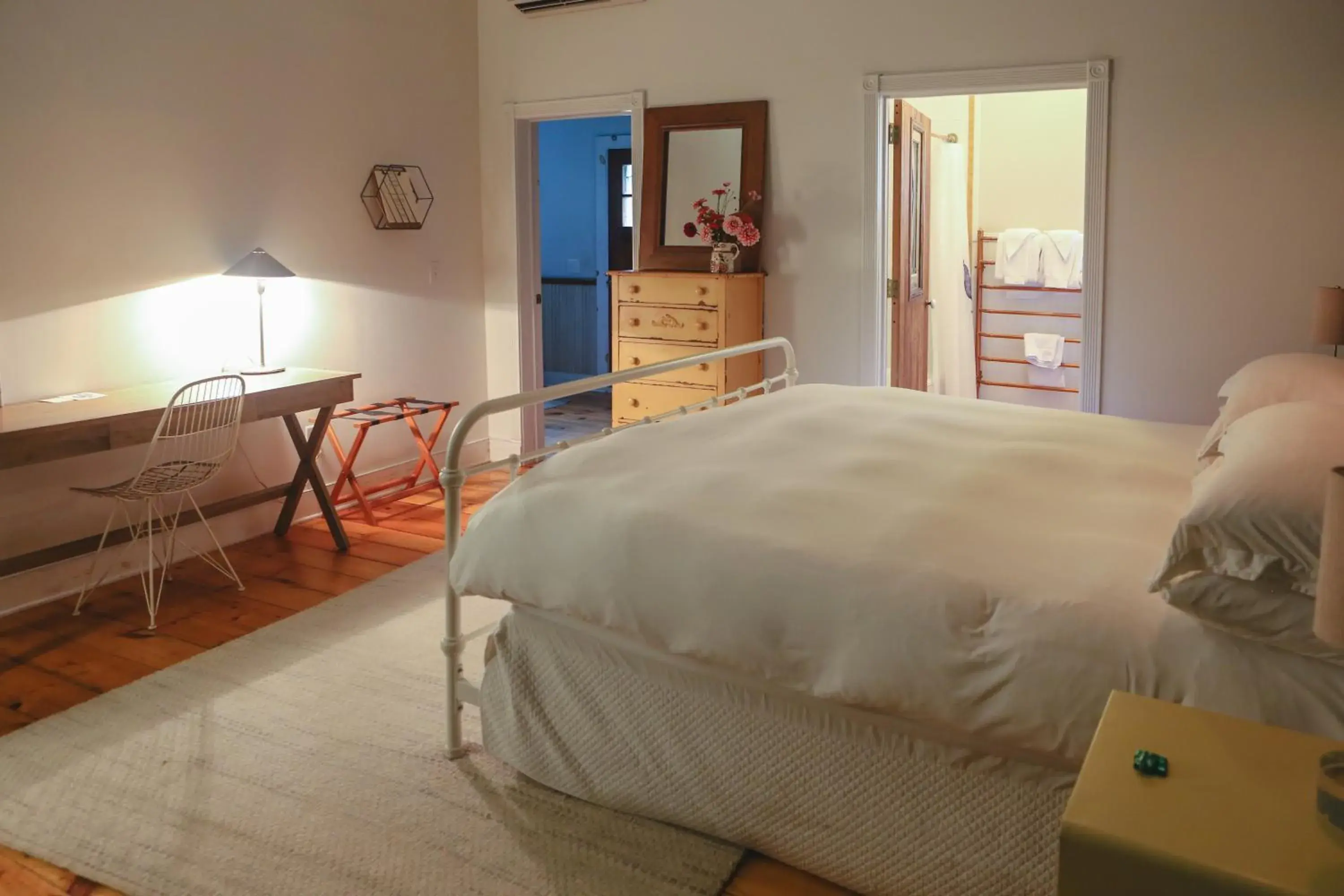 King Room with Garden View in The North Branch Inn King Room with Garden View in The North Branch Inn