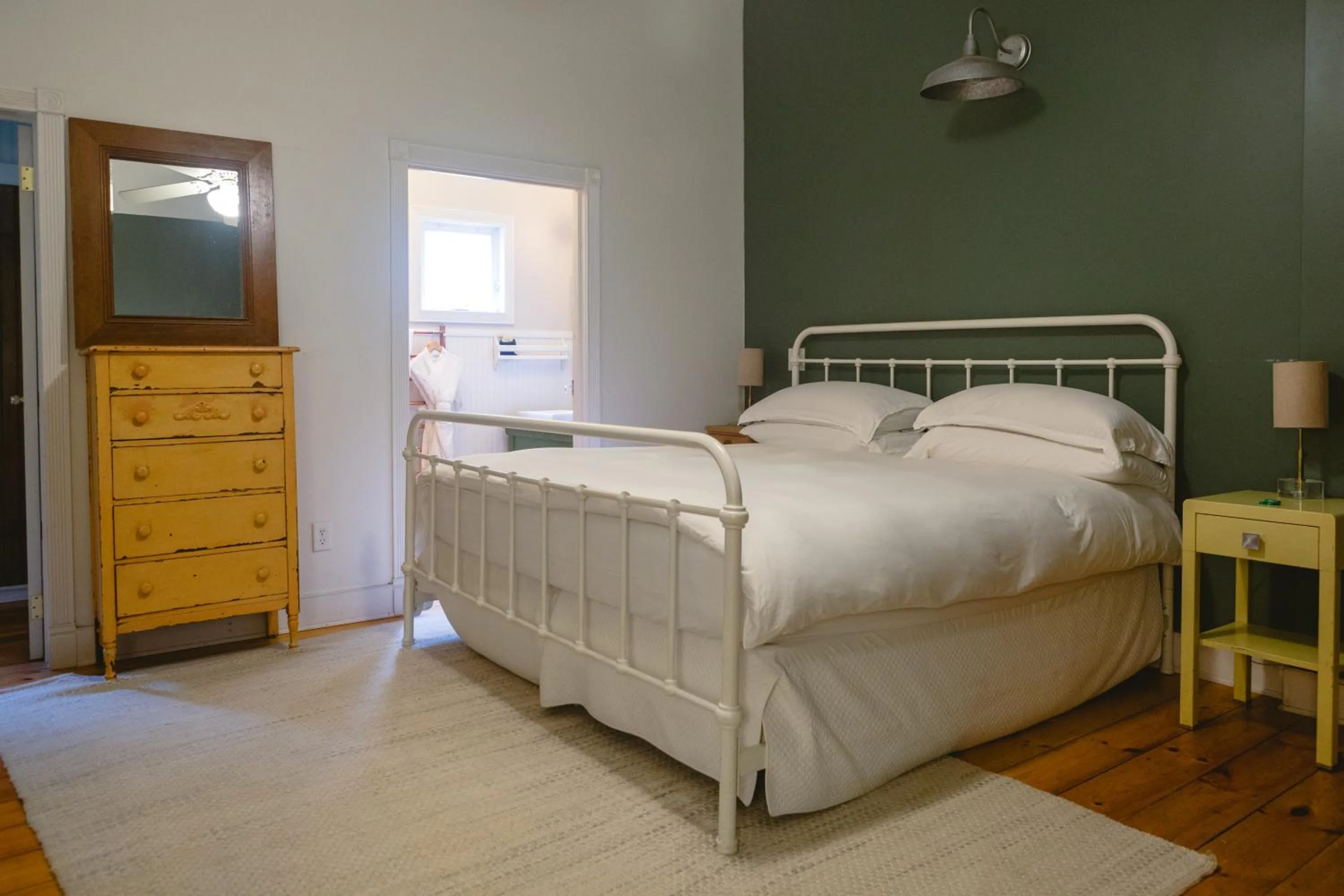 Bed in The North Branch Inn