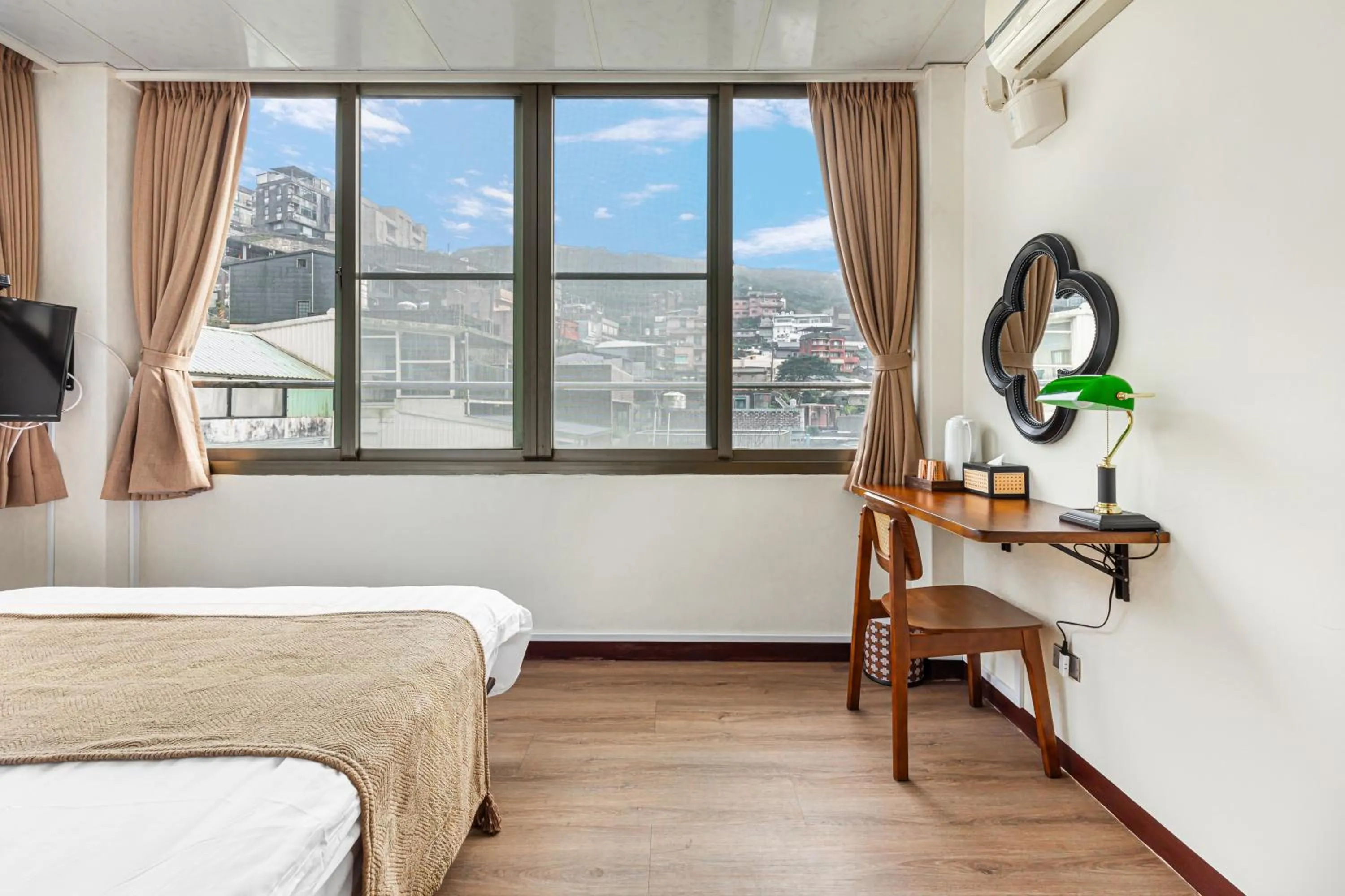 Bed in Jiufen Nostalgic Inn
